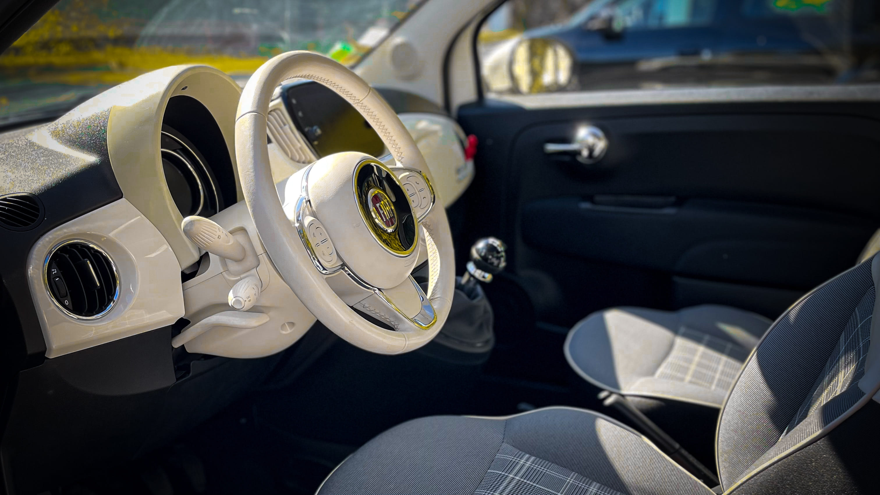 Fiat 500 . Gare Saint-Jean . Parking privé, place dédiée . avec Audio Bluetooth