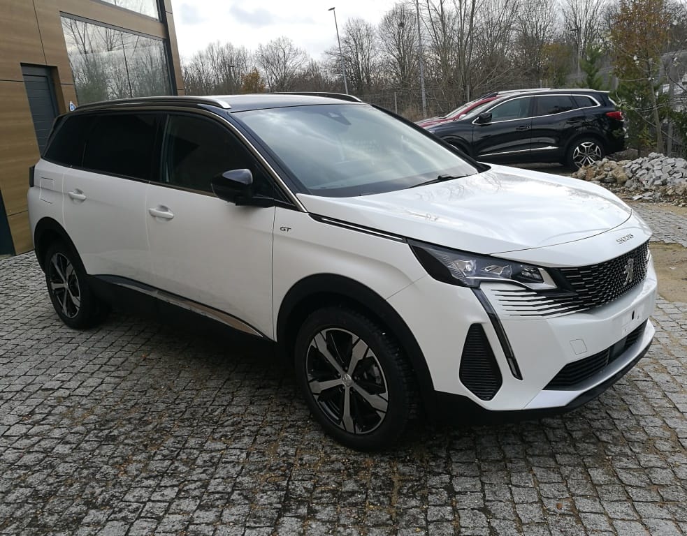 Peugeot 5008 avec GPS