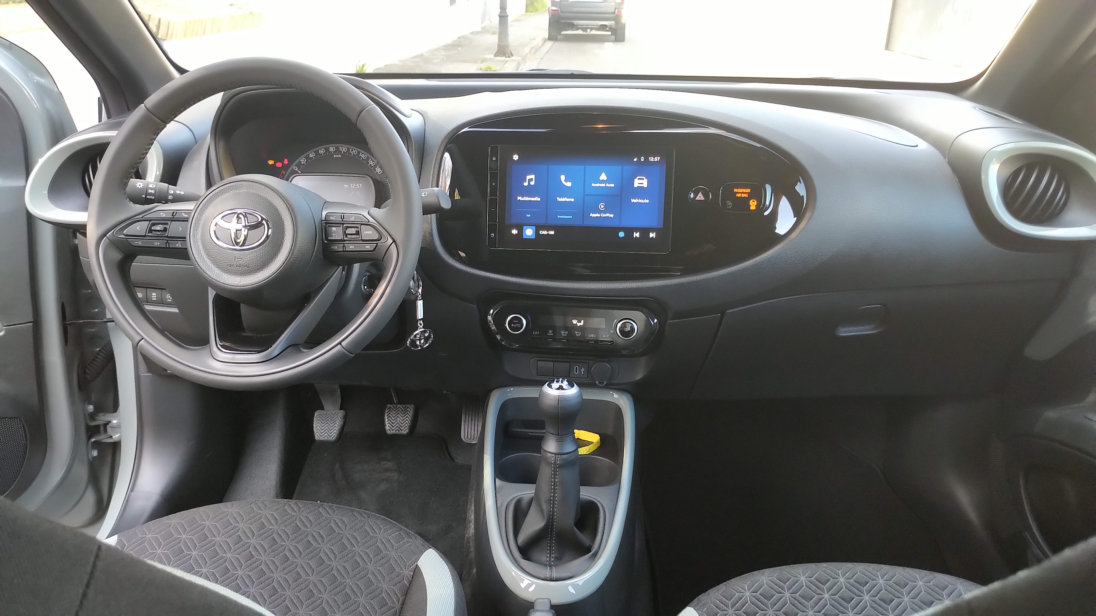 Toyota Aygo X 1.0 con Silla infantil