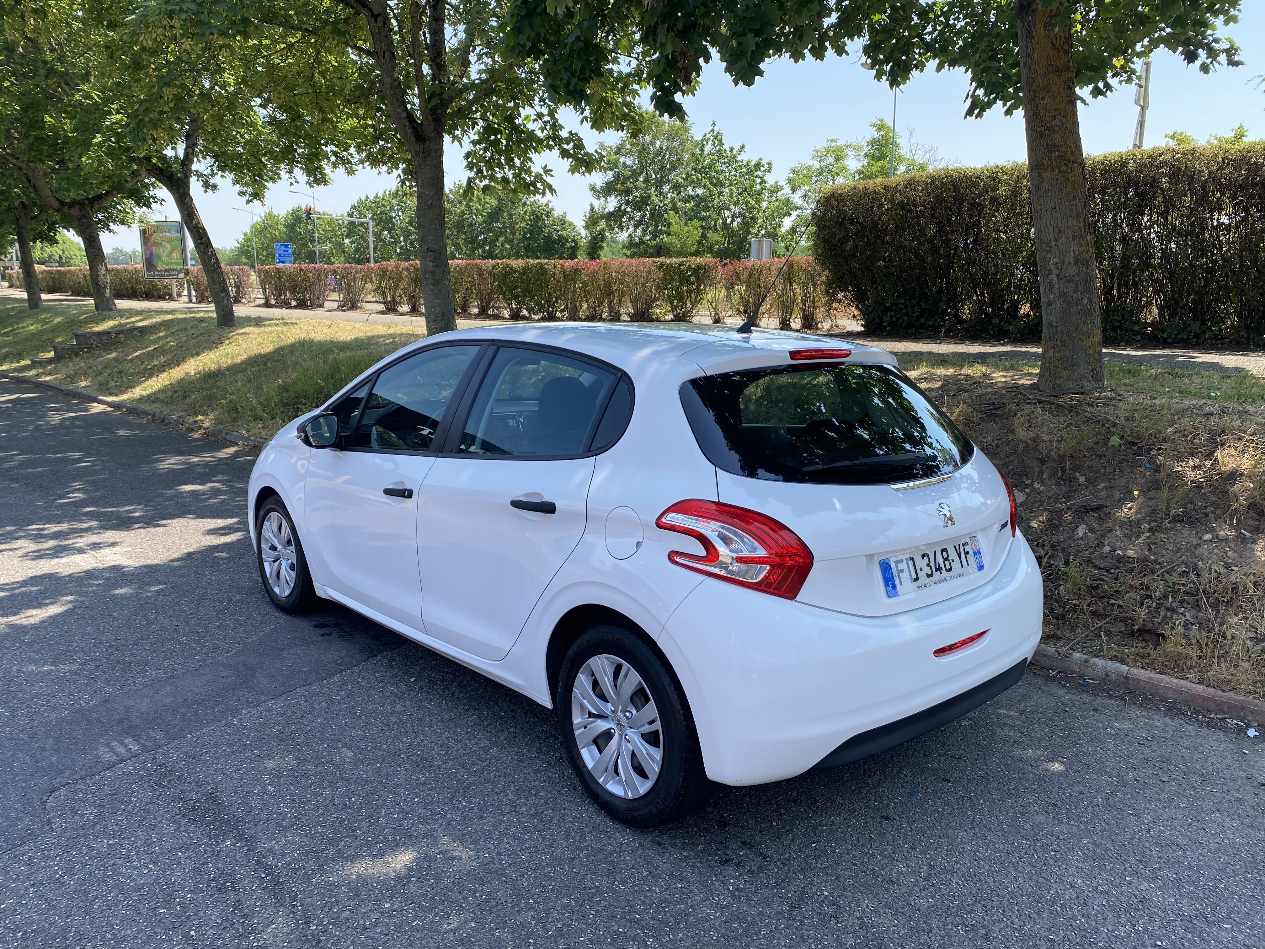 Peugeot 208 1.6 HDi diesel 5 portes avec Régulateur de vitesse