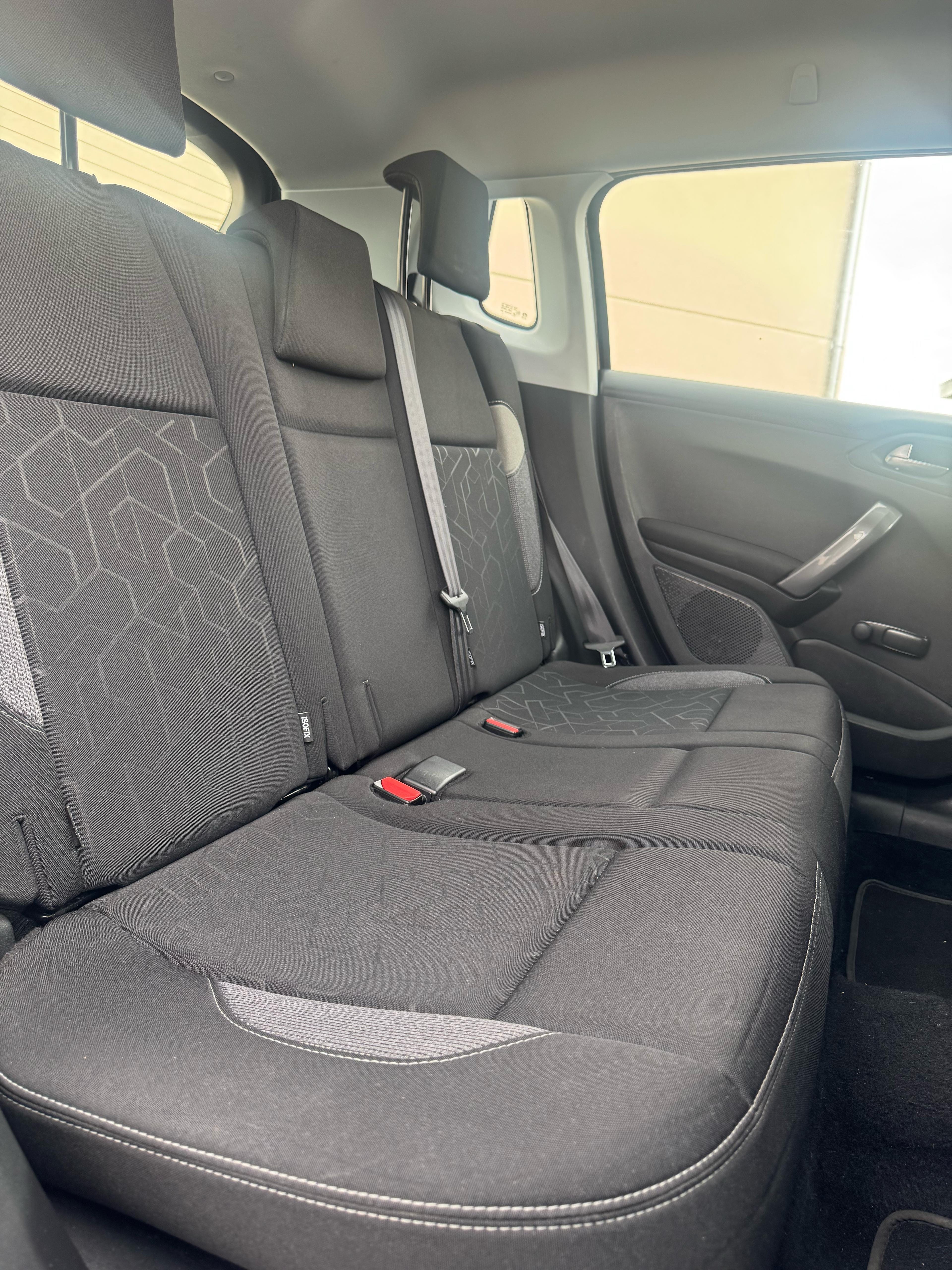 Peugeot 2008 avec Entrée audio / iPod