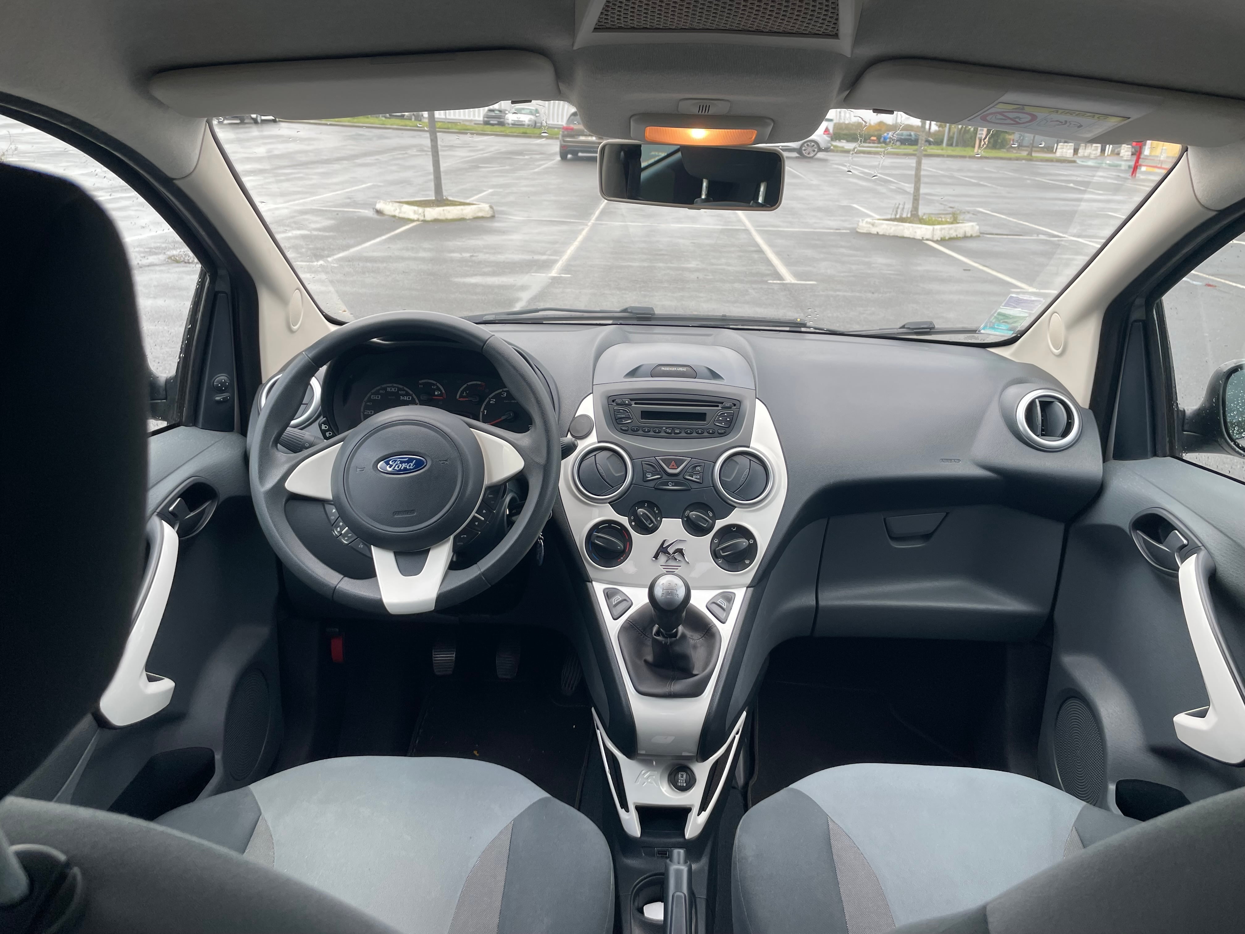 Ford Ka avec Entrée audio / iPod