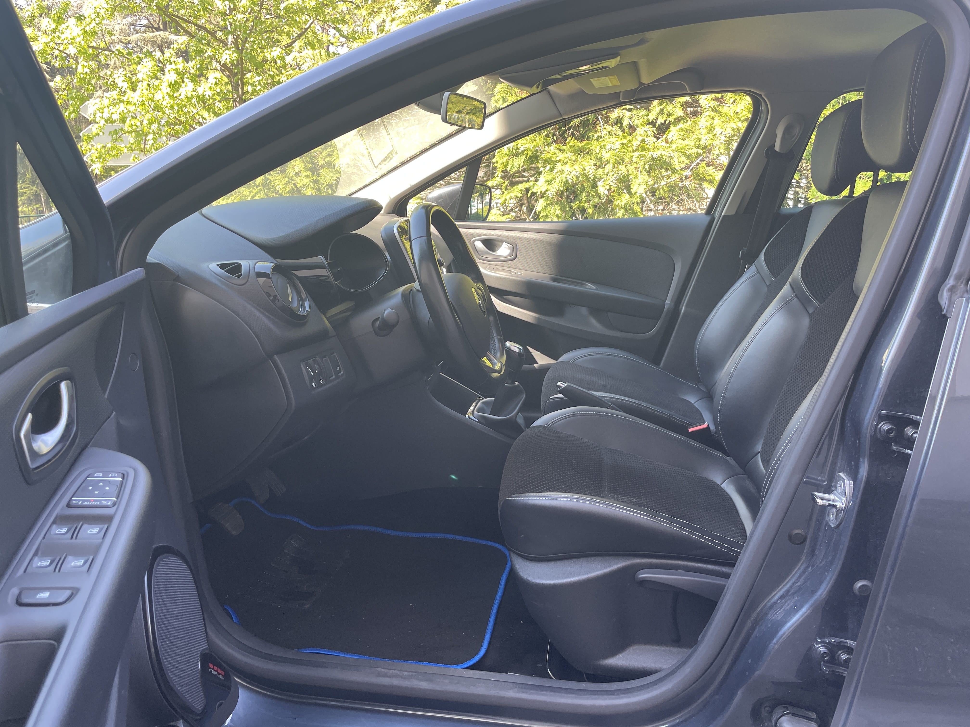 Renault Clio FC491HR avec GPS