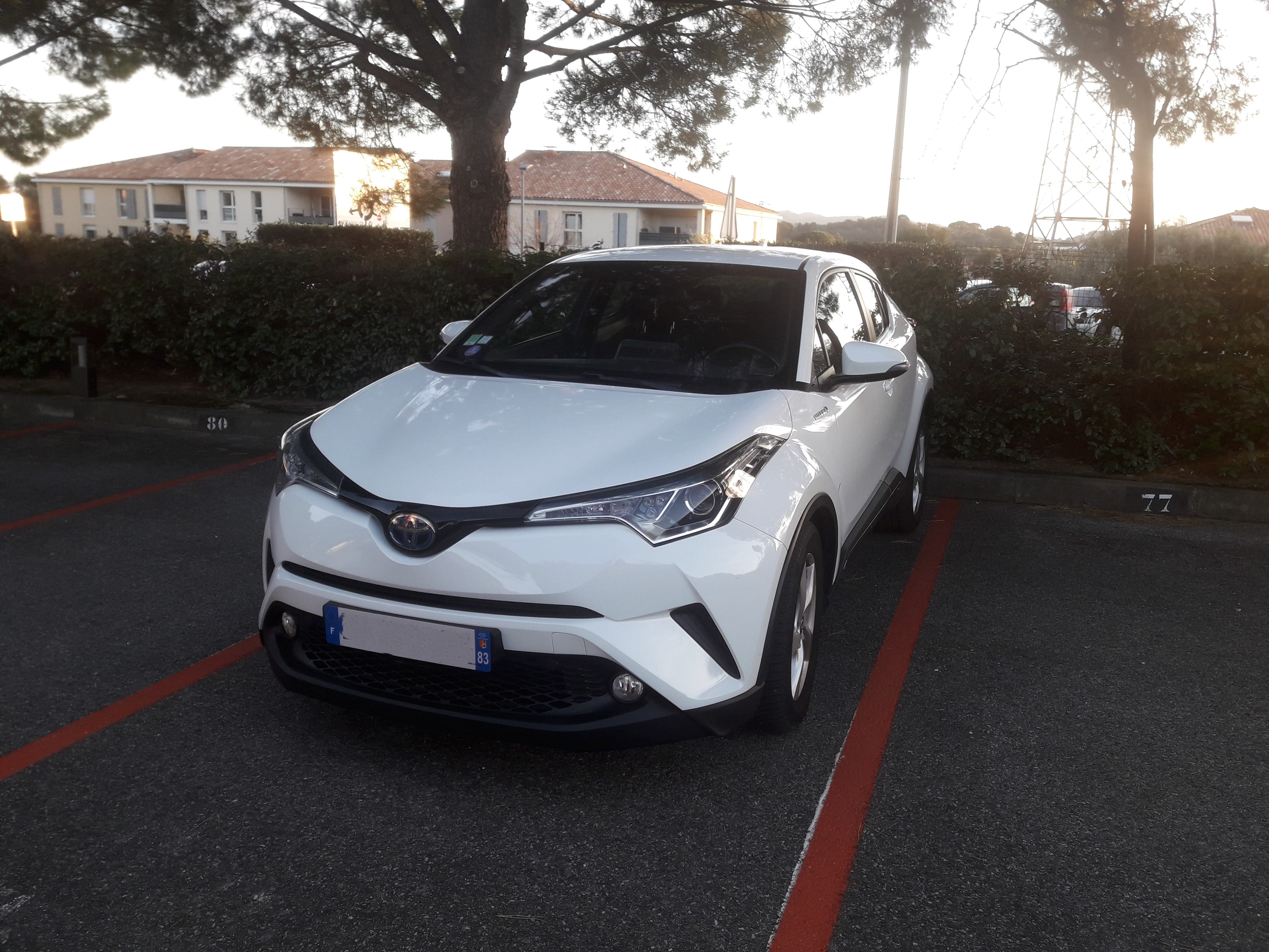 Toyota C-HR, 2018, Essence 95 / Électrique (hybride), automatique