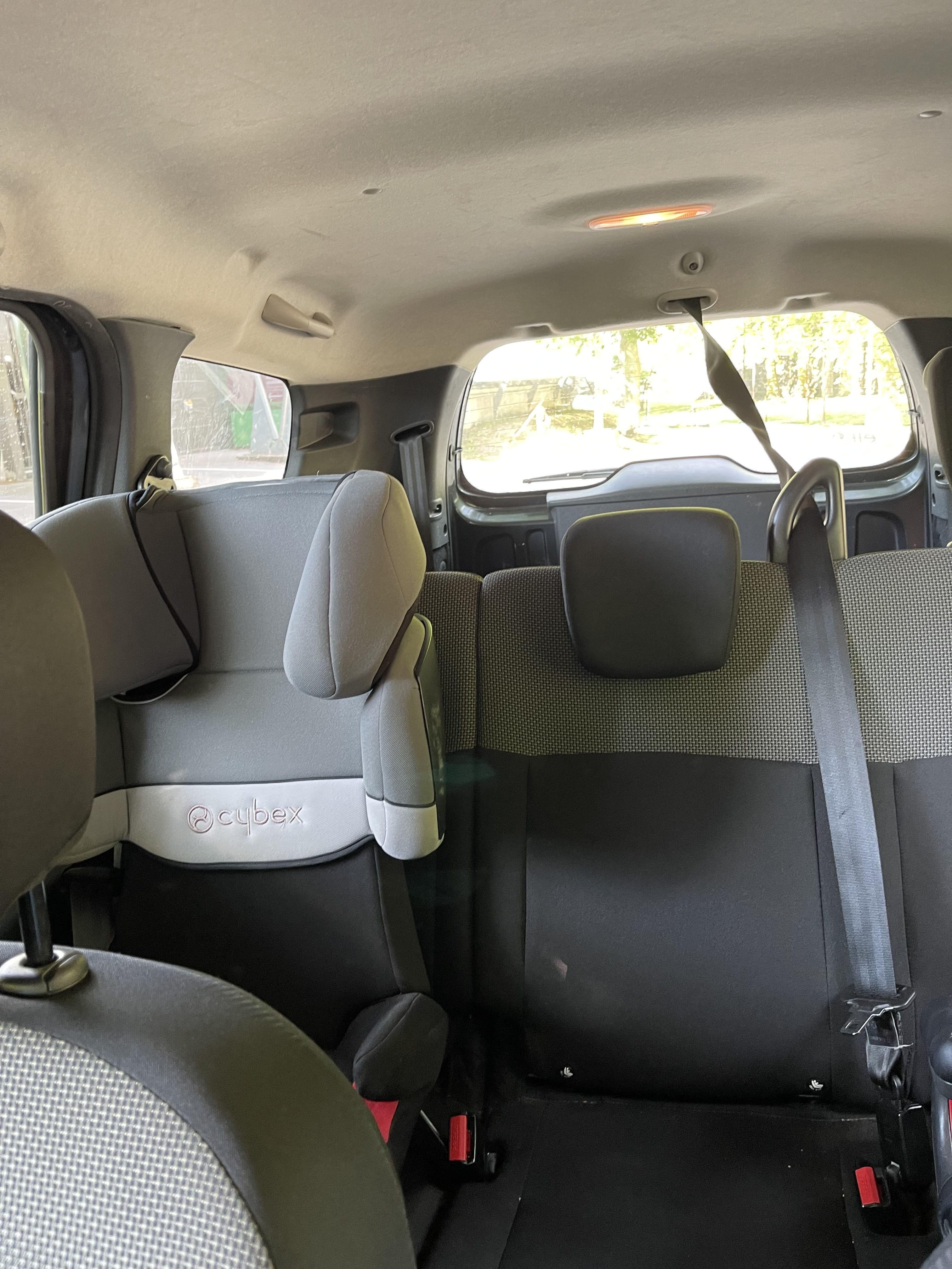 Dacia Lodgy with Baby seat