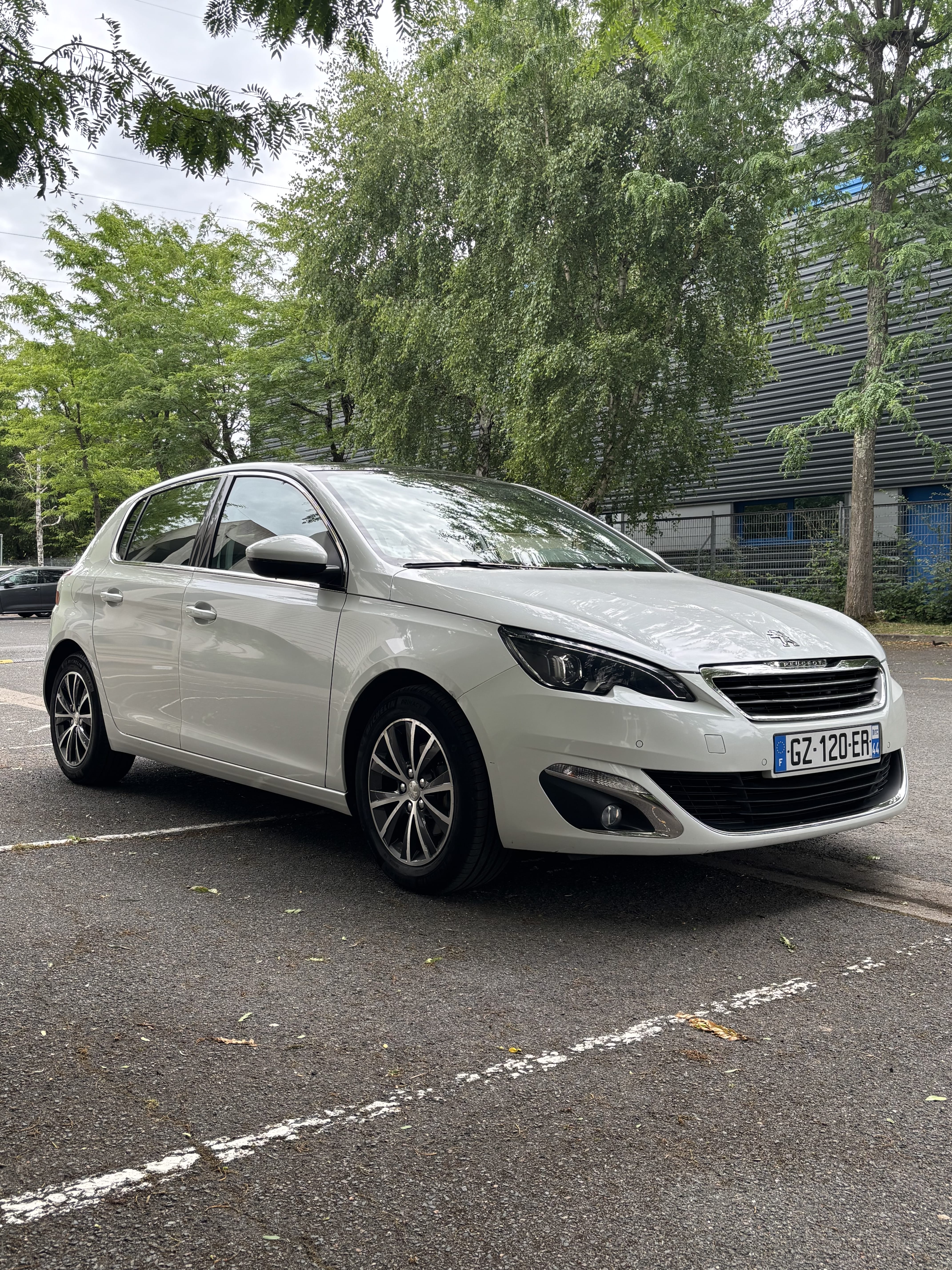 Peugeot 308 Allure 1.2L 130cv essence EAT6 | Toit panoramique | caméra de recul, 2017, Essence 95, automatique