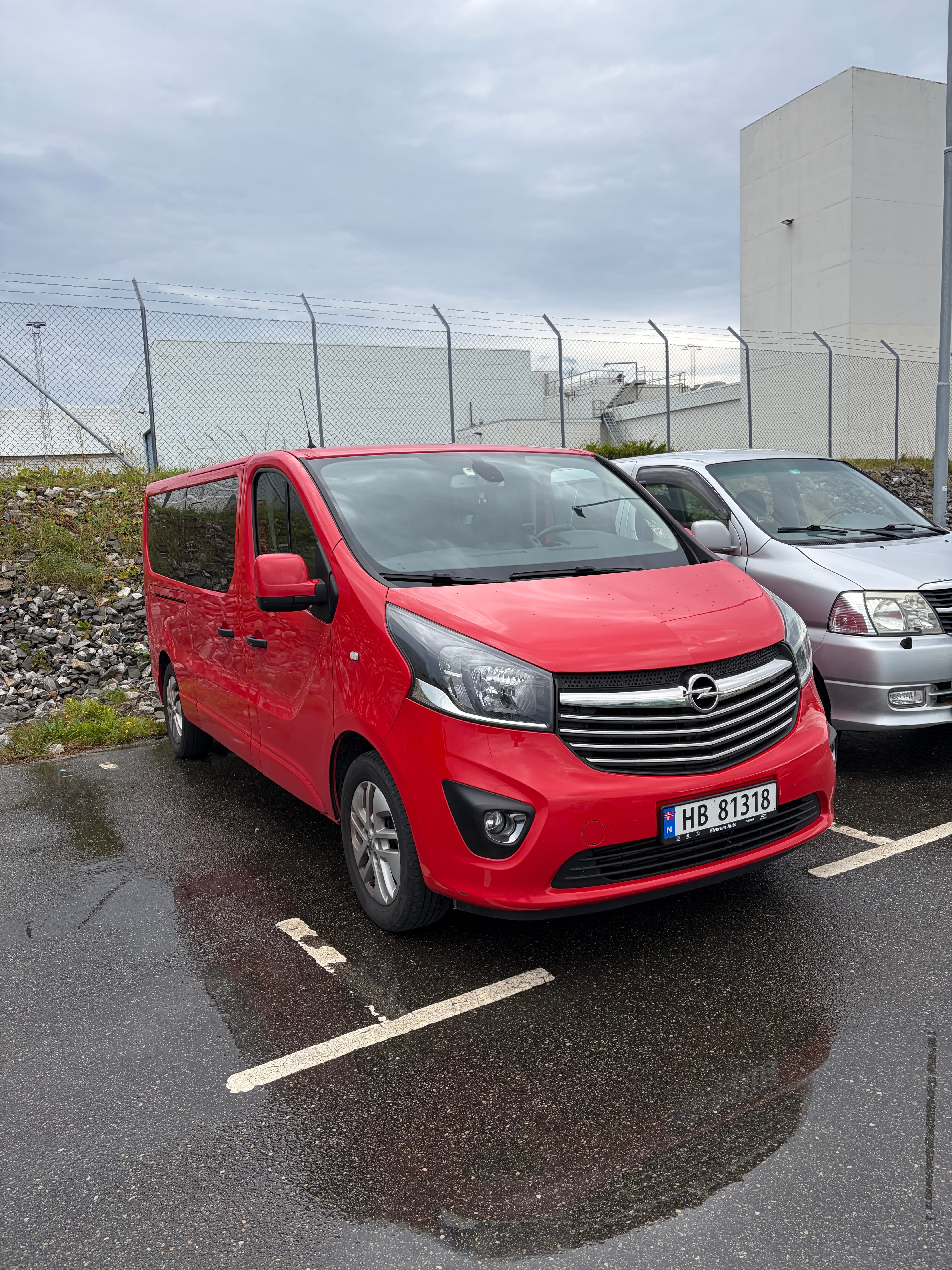 Opel Vivaro Minibuss med Aircondition