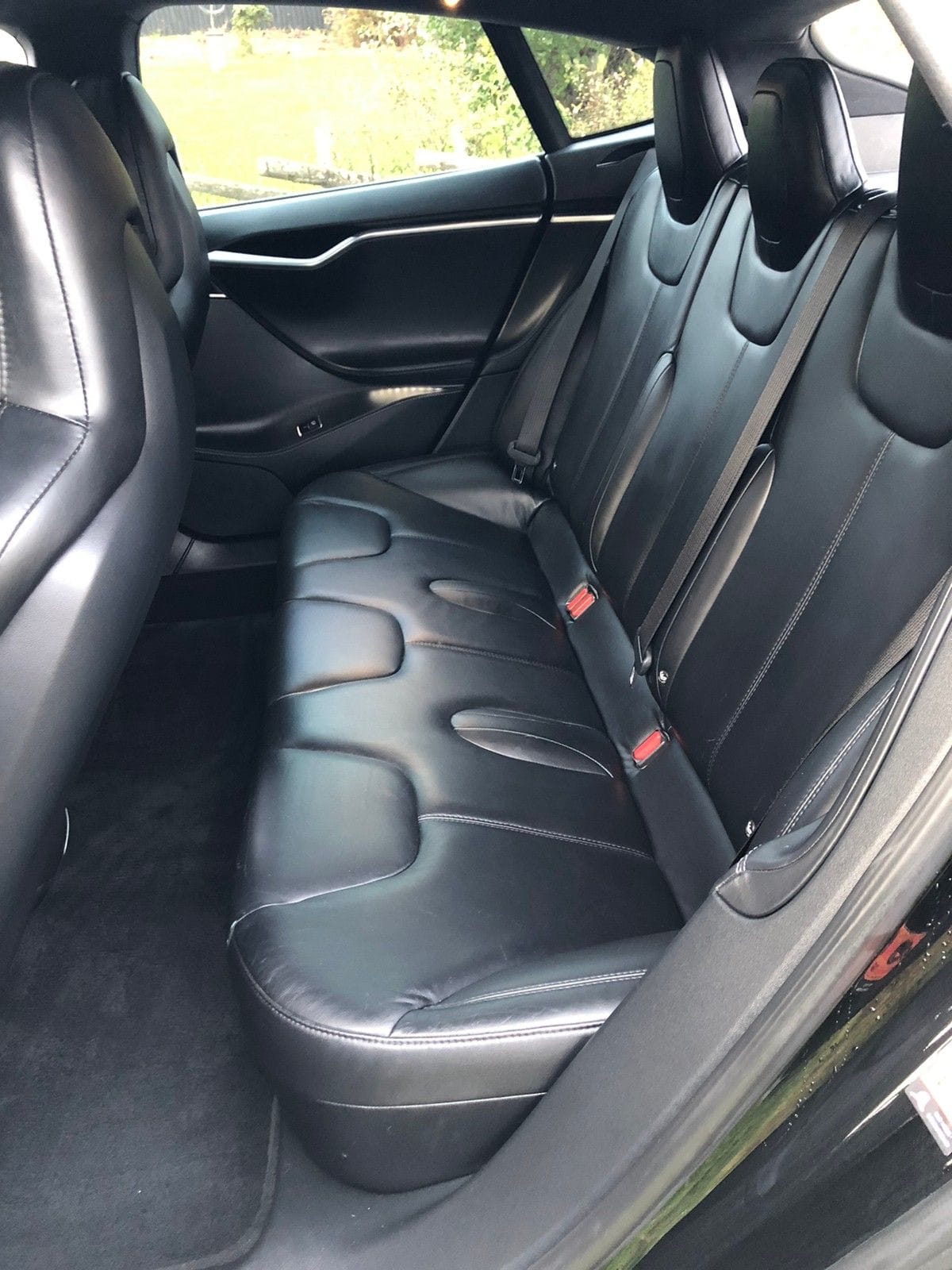 Tesla Model S Gratis superlading med Babysete