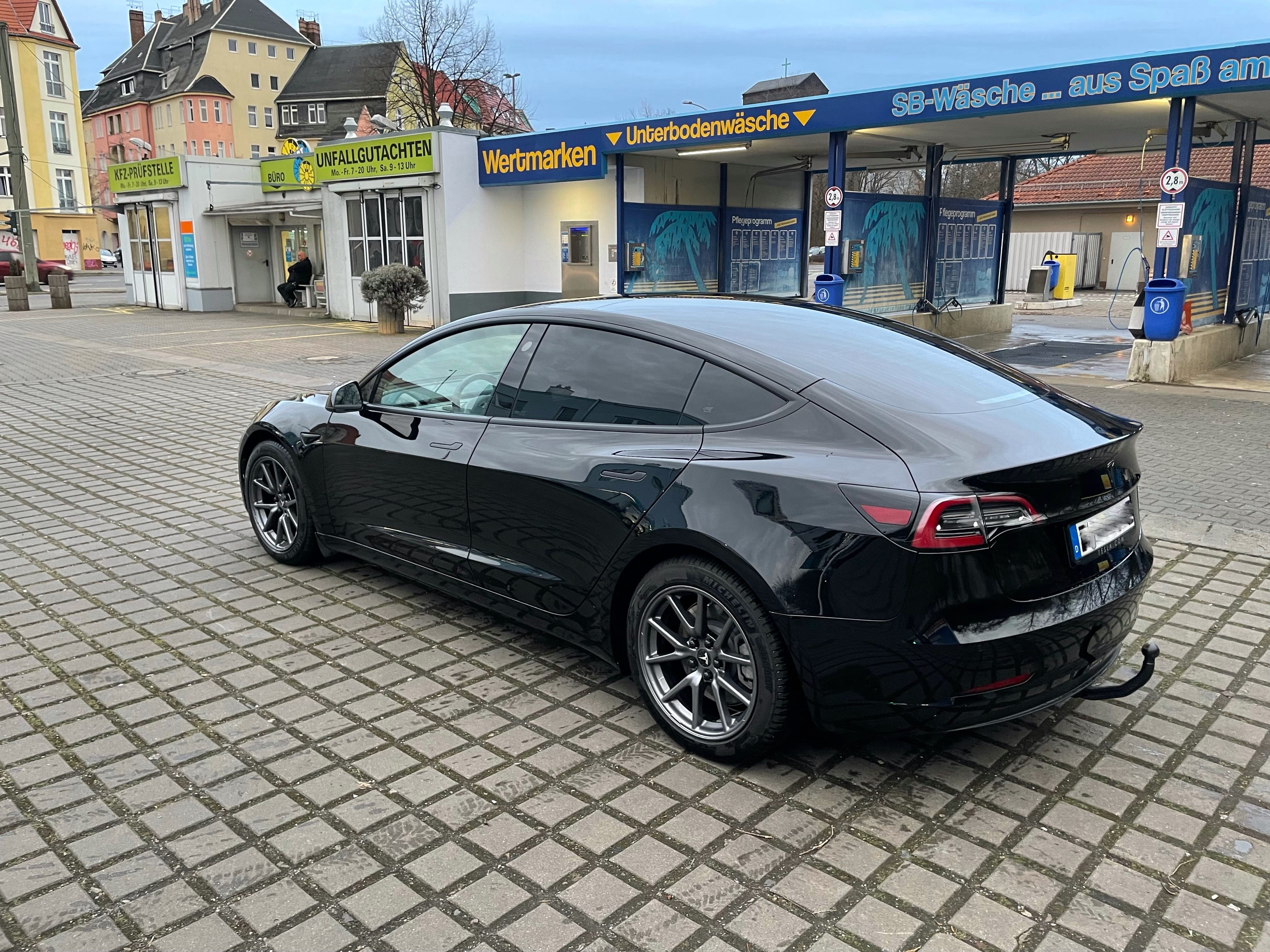 Tesla Model 3 Long Range con GPS