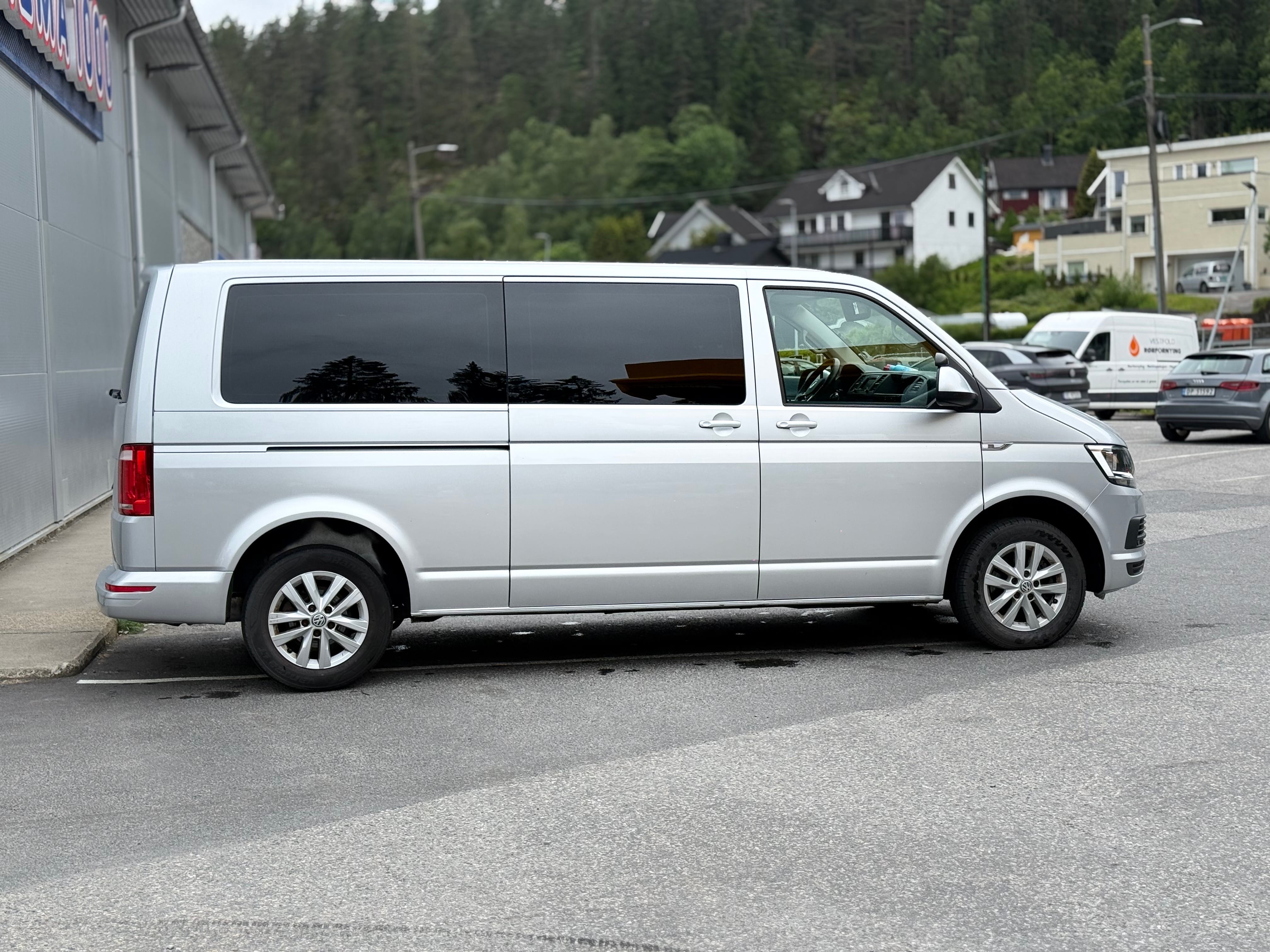 Volkswagen Caravelle 2.0 TDI 9 seter med automatgir med Aircondition