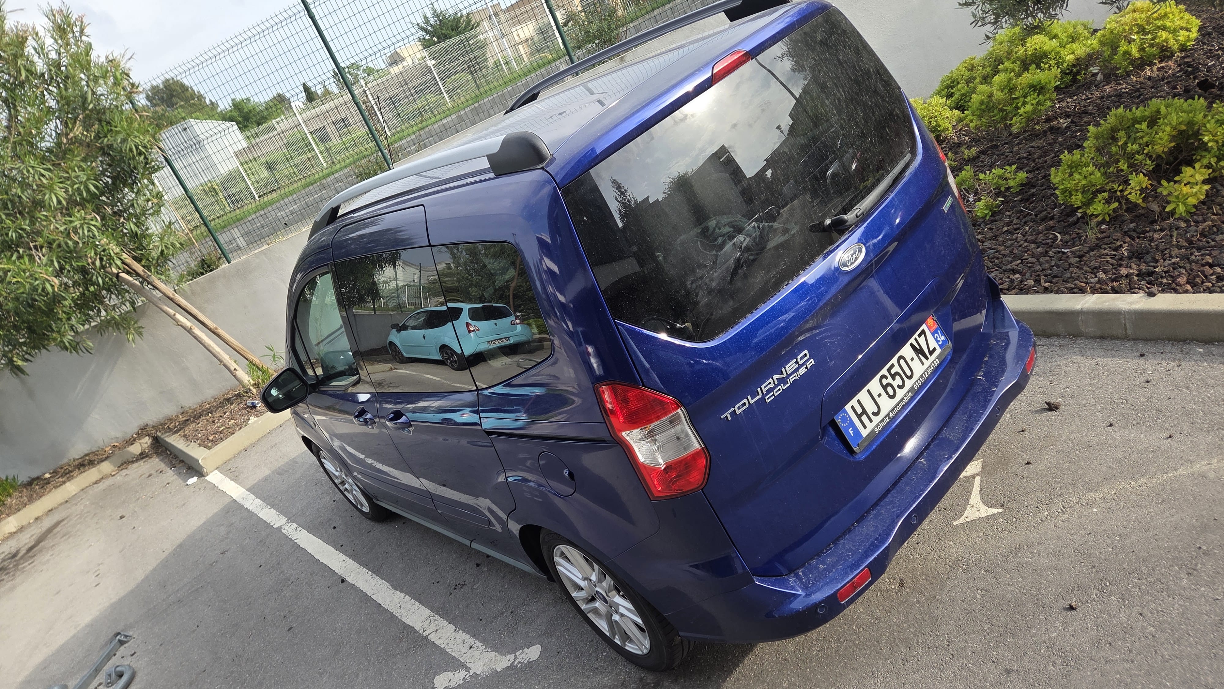 Ford Courier avec Caméra de recul