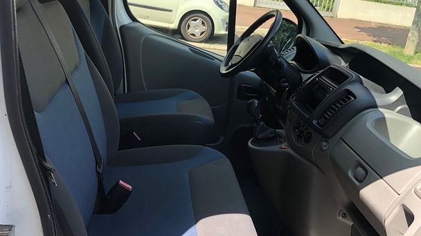 Renault Trafic DCI 9 m3 - Clim - Bluetooth - Radars - Diable avec Attelage