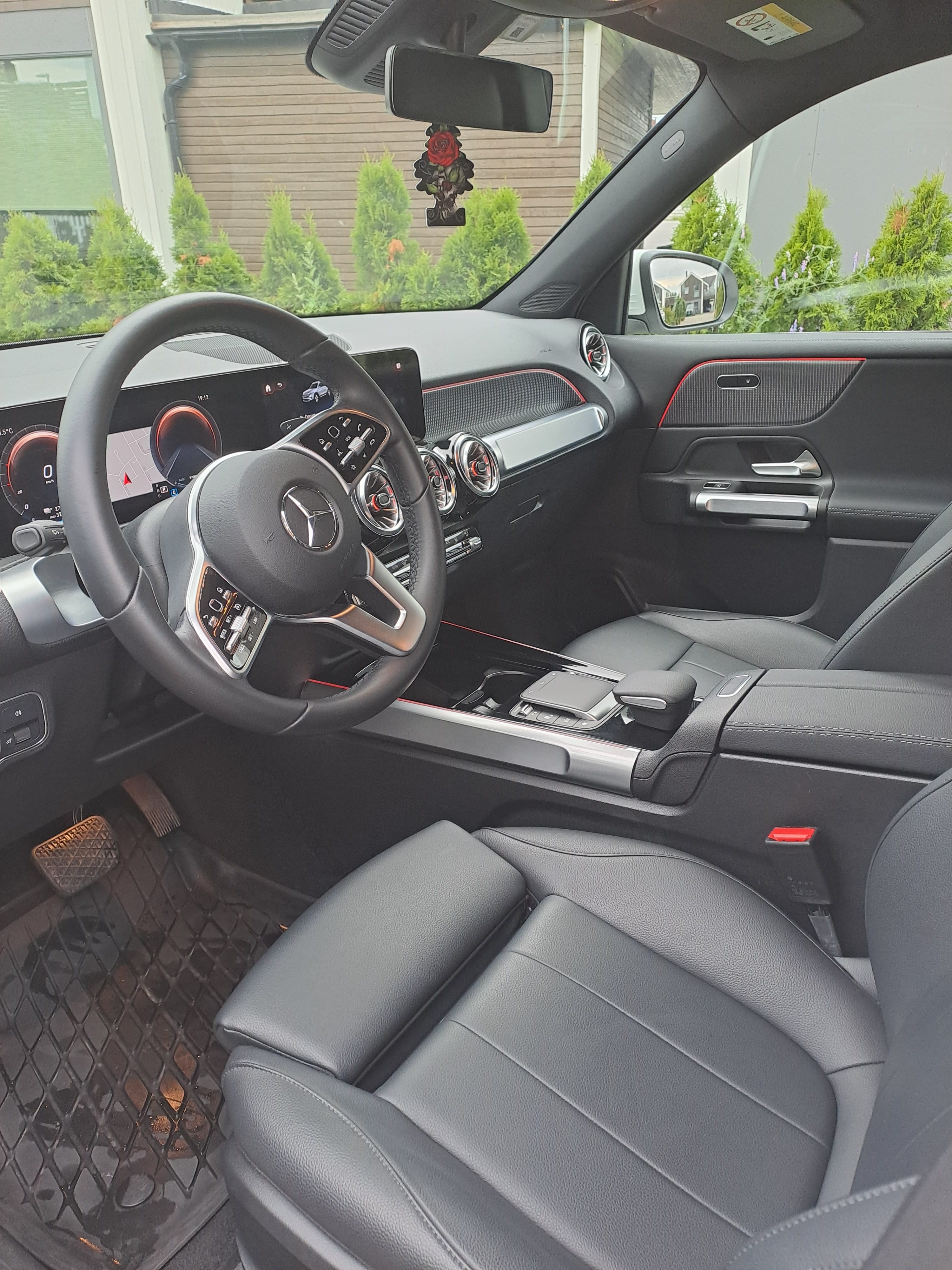 Mercedes-Benz EQB 300 4MATIC med Android Auto