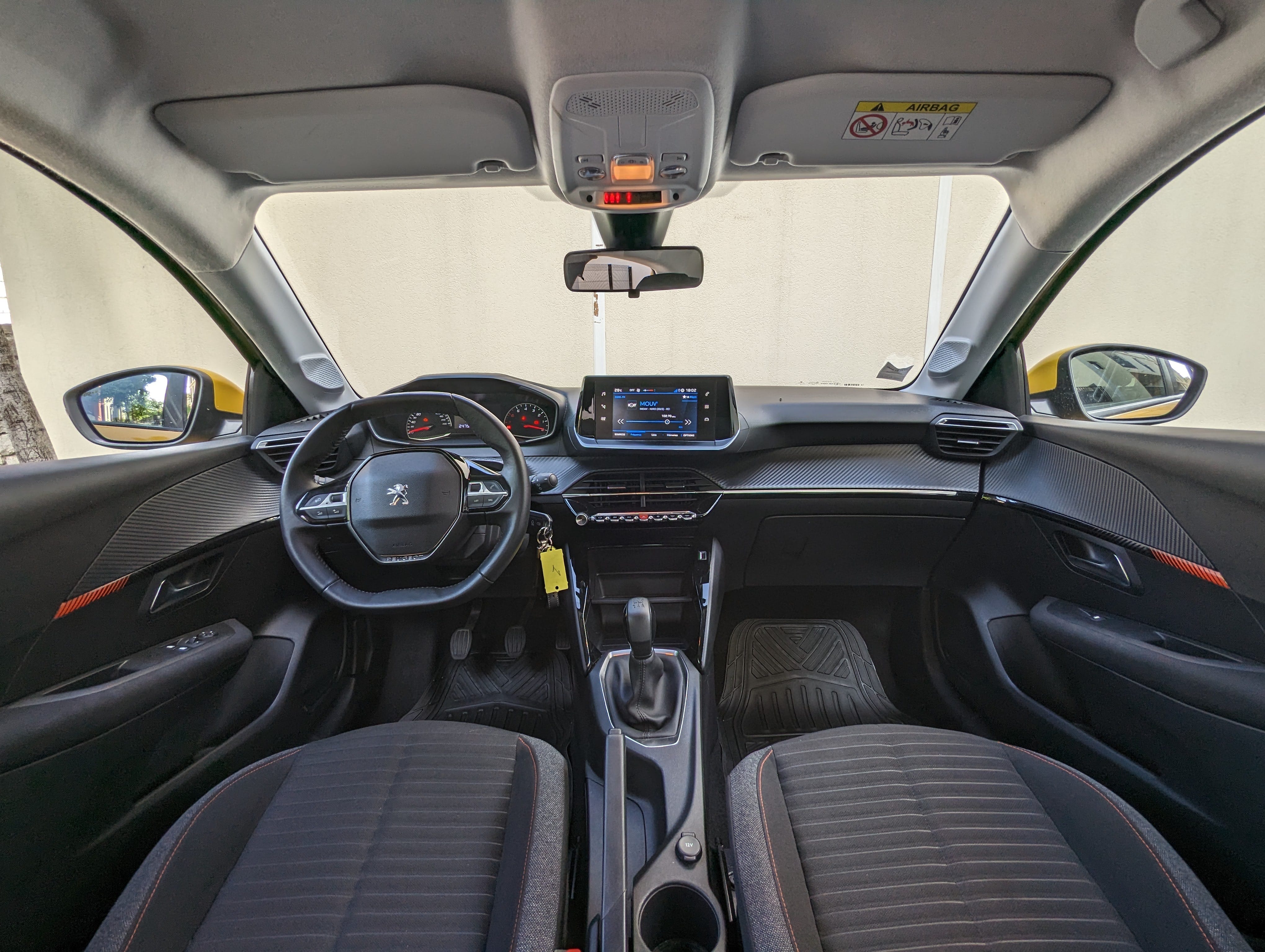 Peugeot 208 avec Siège bébé