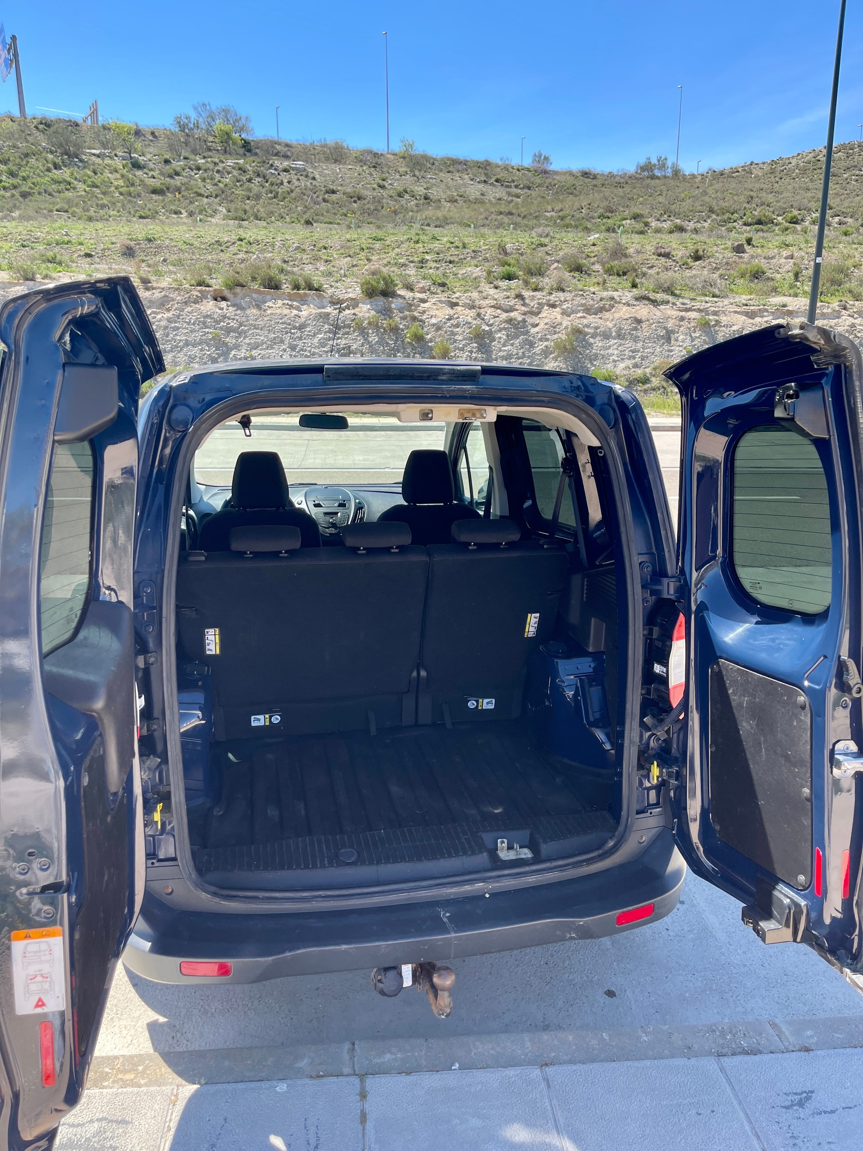 Ford Transit Courier Combi con Enganche