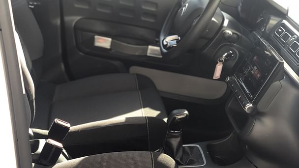 Citroen C3 Louez la Citroën C3 Essence – Confort, Technologie et Économie ! avec Entrée audio / iPod
