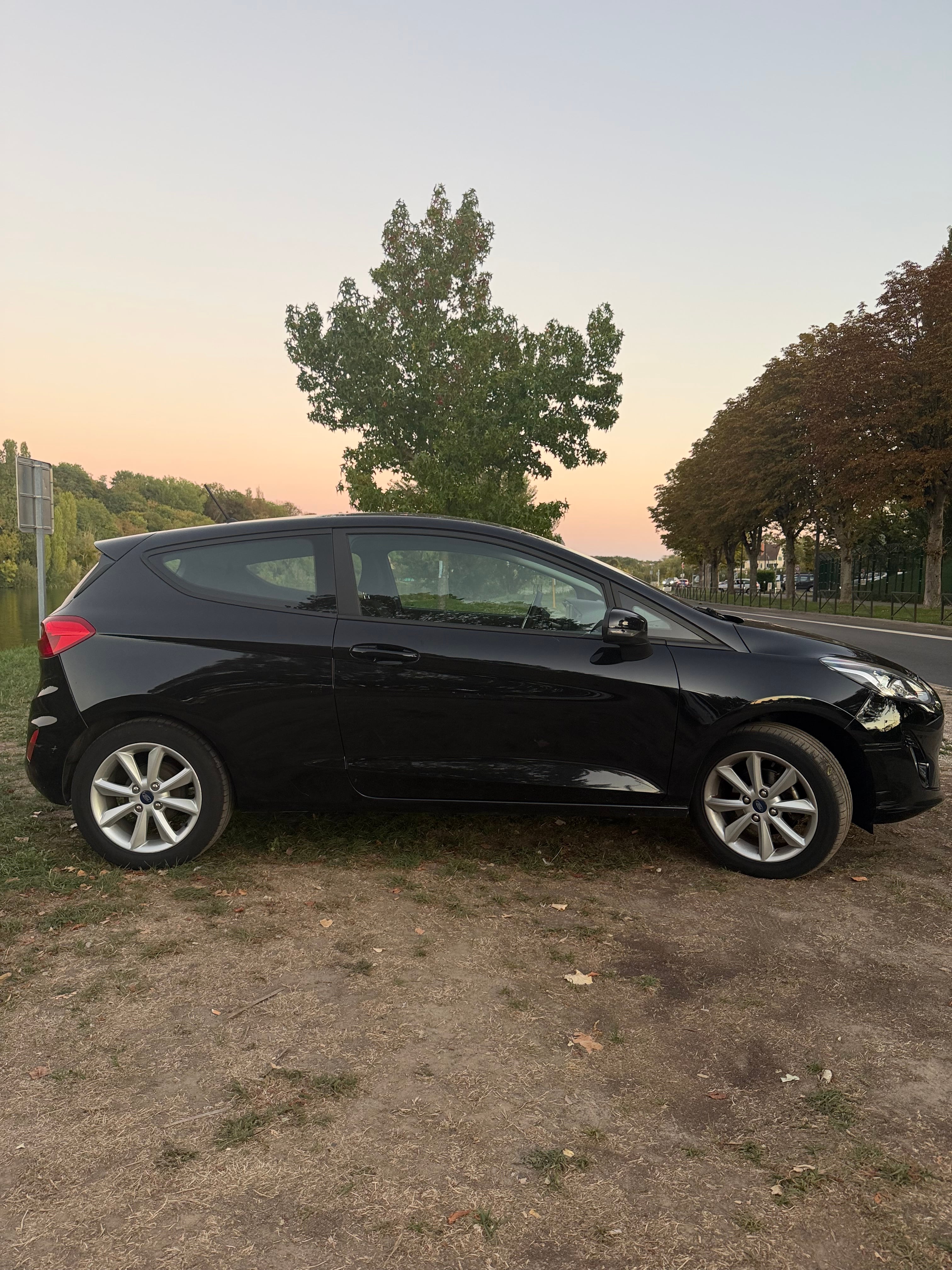 Ford Fiesta avec Climatisation