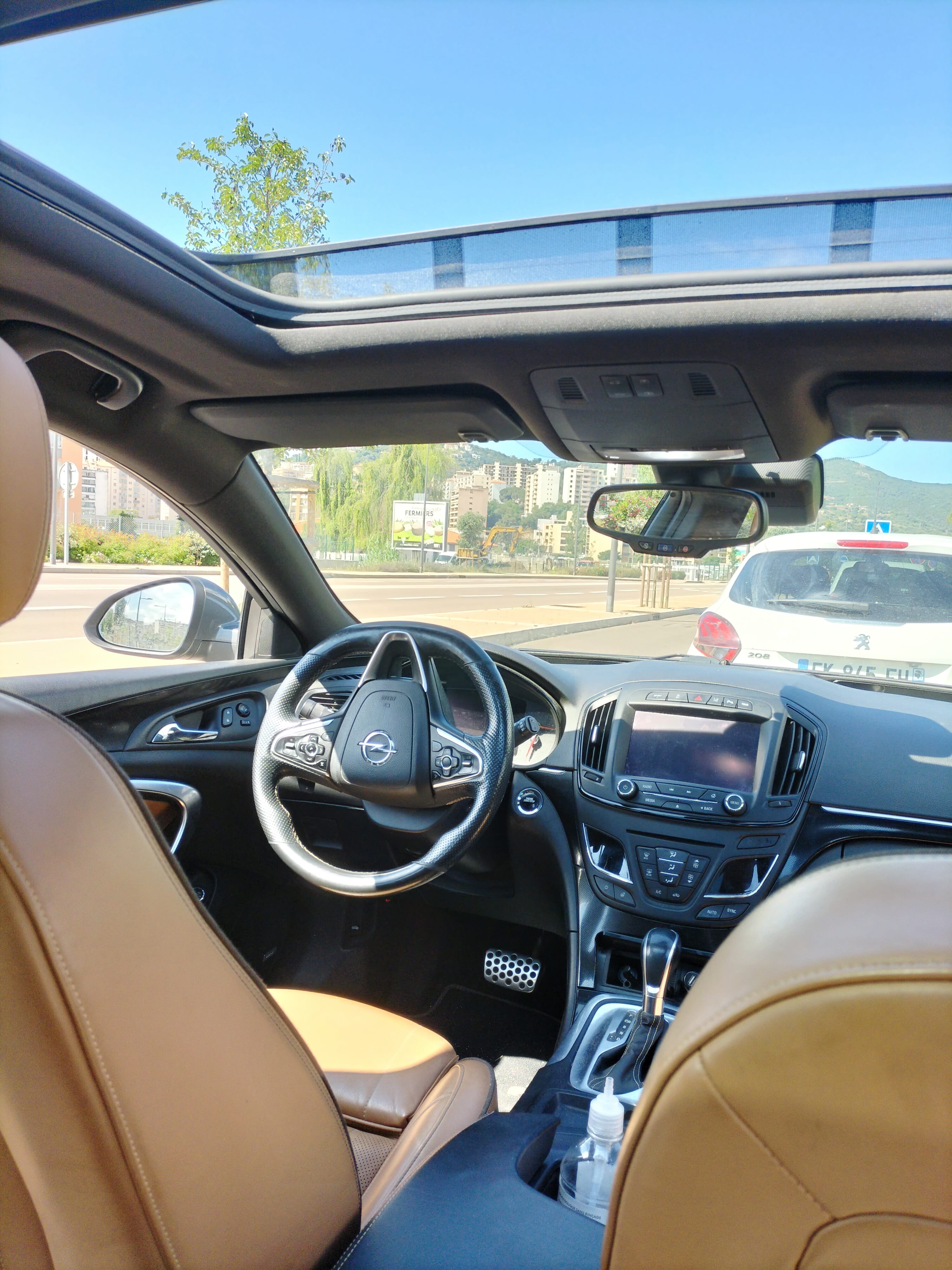 Opel Insignia Country Tourer mit Navigationsgerät