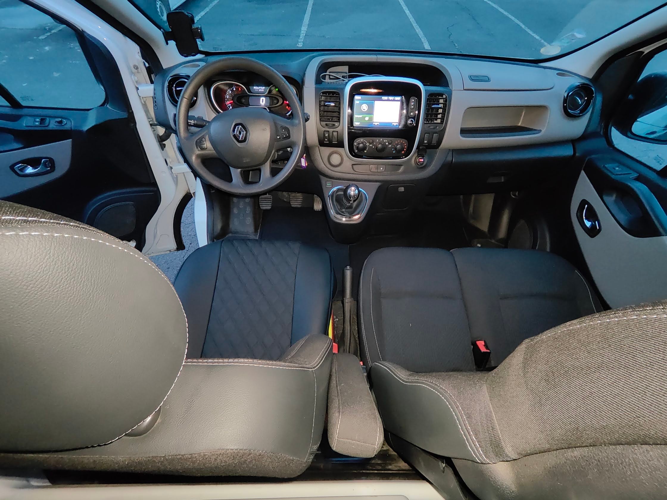 Renault Trafic avec Autoradio
