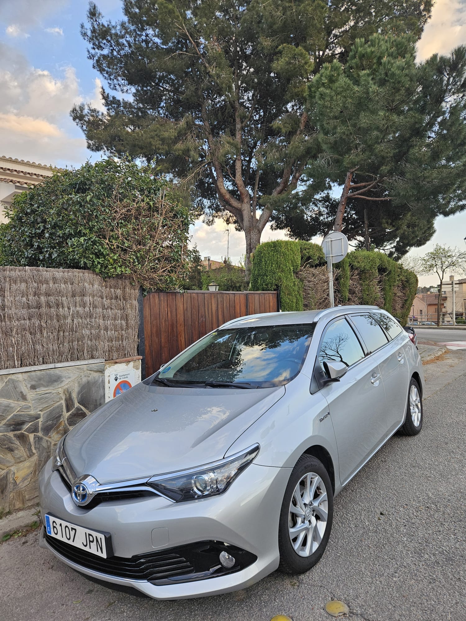 Toyota Auris, 2016, Gasolina 95 / Eléctrico (híbrido), Automático