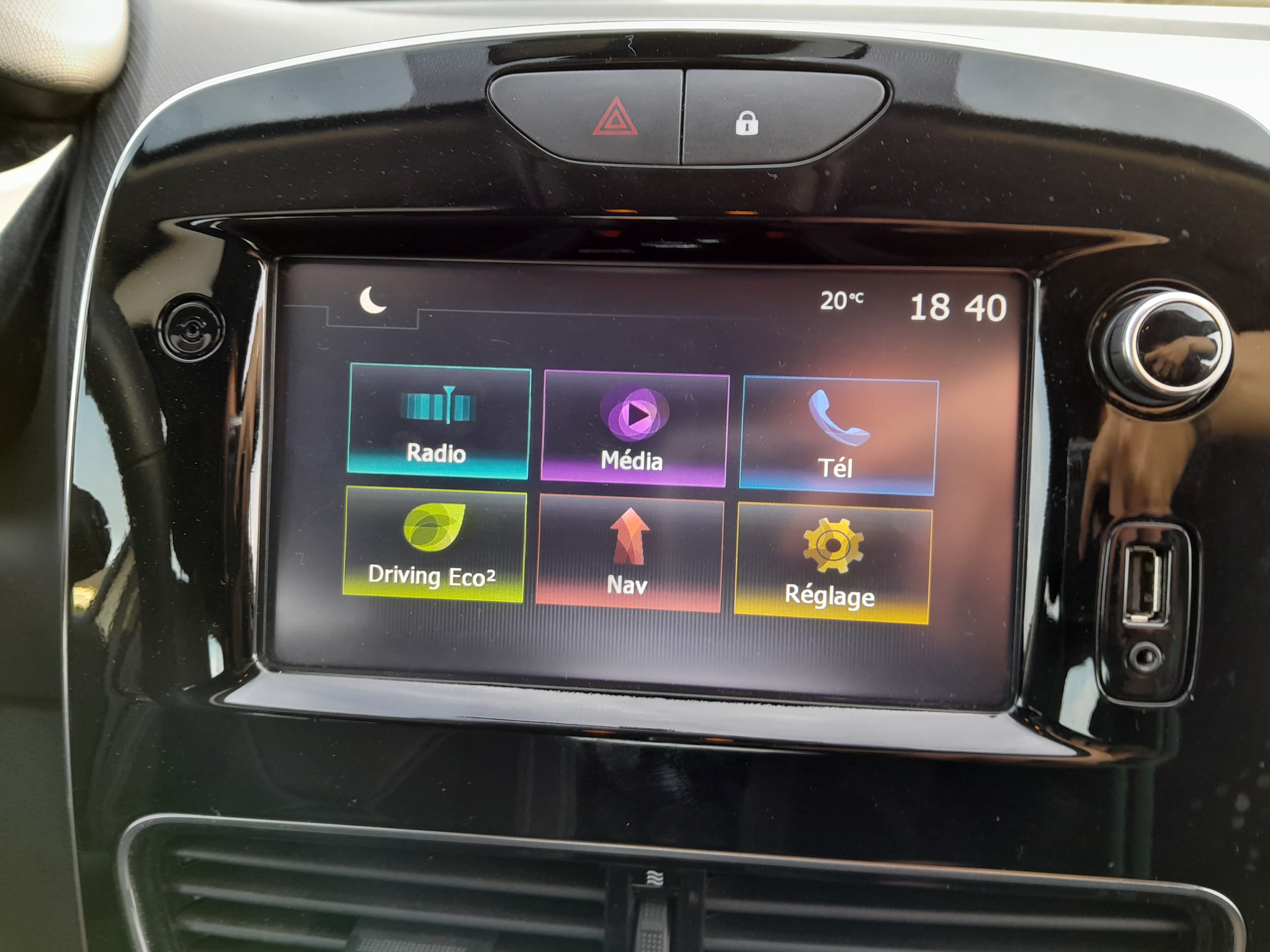 Renault Clio + parking Mont Saint Michel offert avec GPS