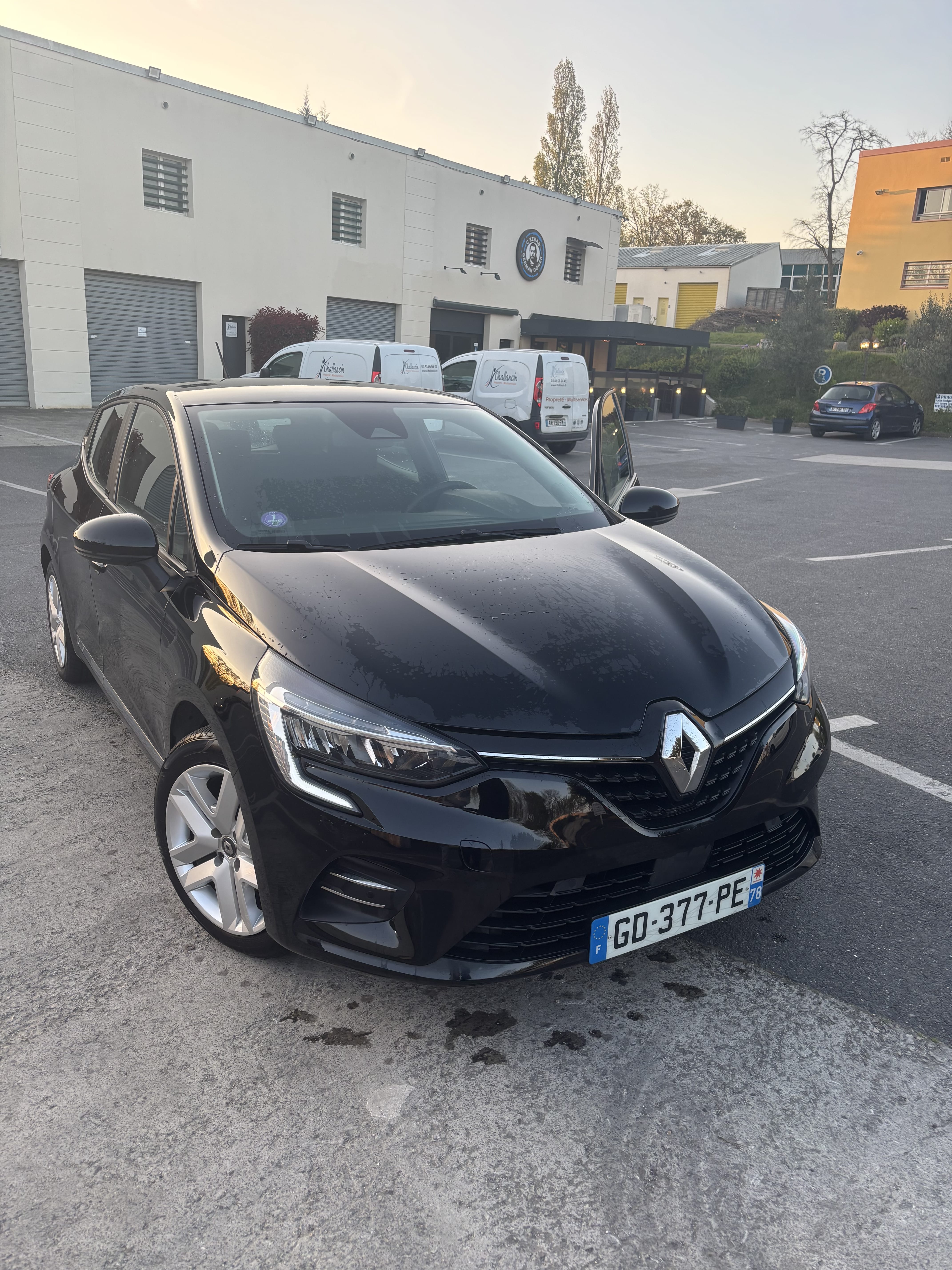 Renault Clio E-tech, 2021, Essence 95 / Électrique (hybride), automatique
