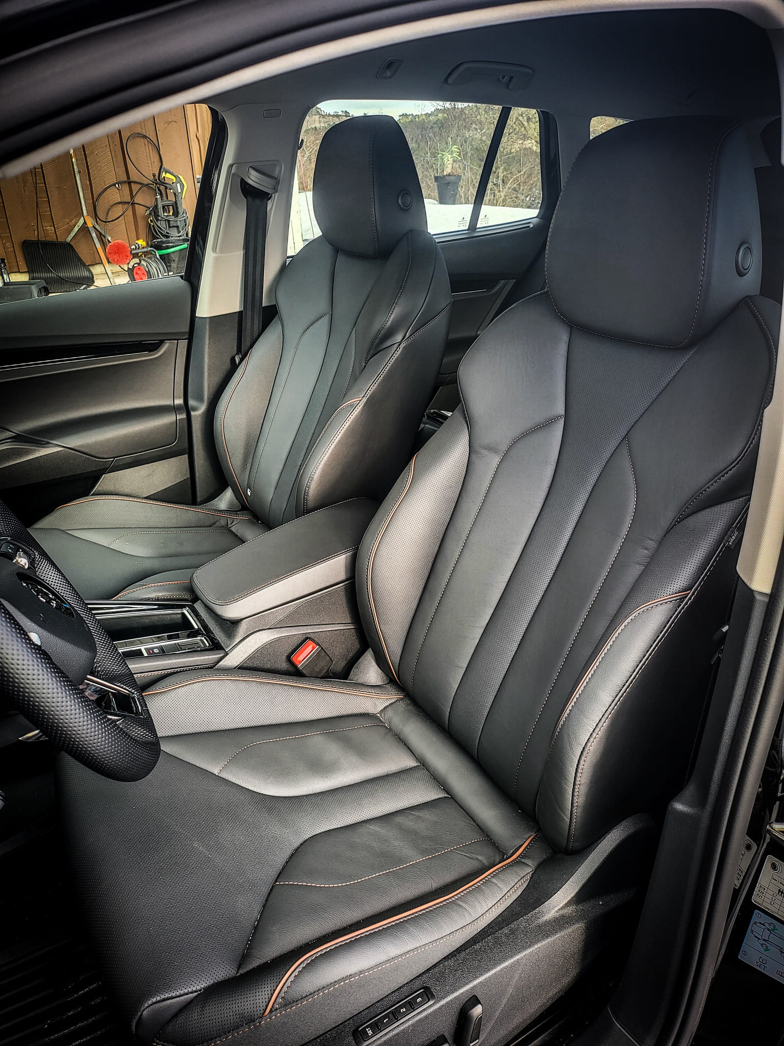 Skoda Enyaq 60 med Babysete