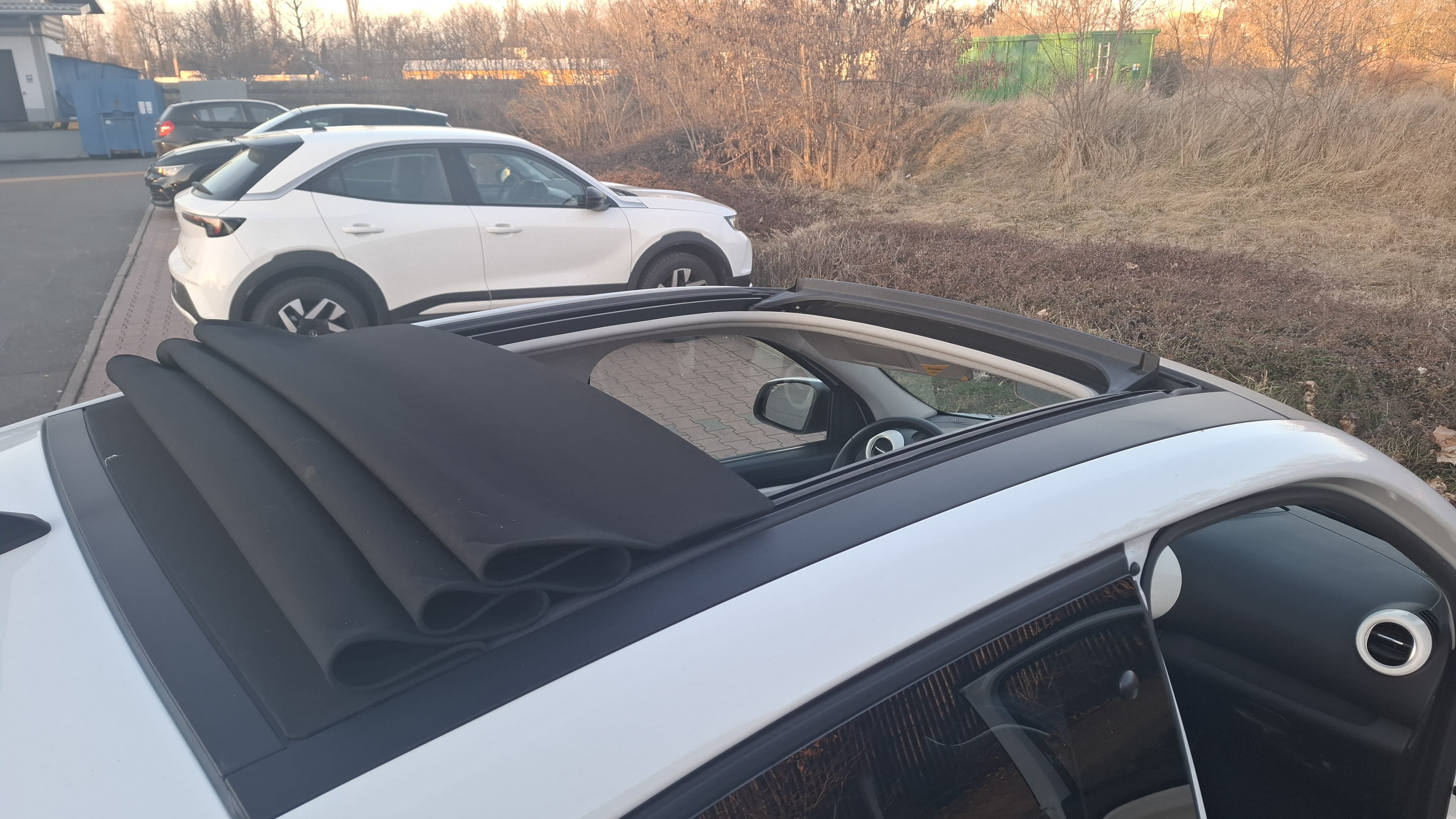 Renault Twingo E-Tech mit Kindersitz