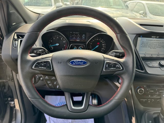 Ford Kuga avec Siège bébé