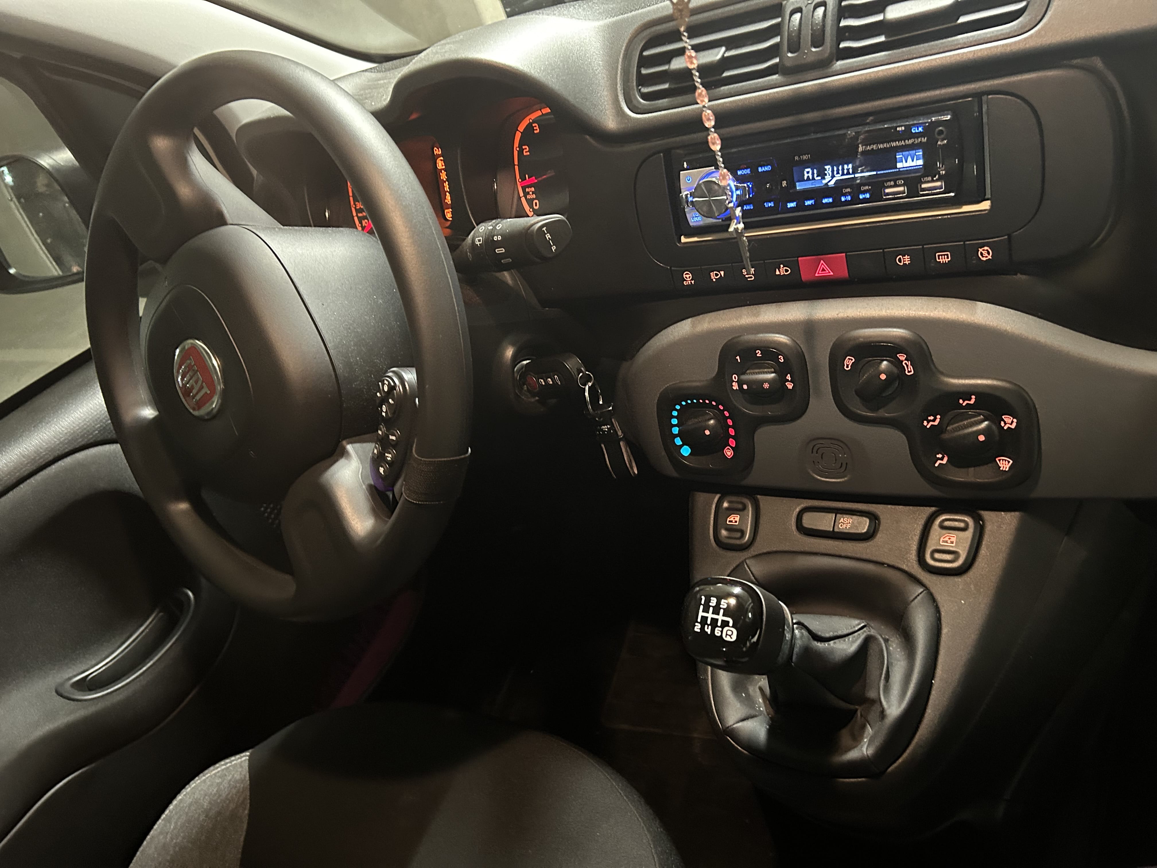 Fiat Panda Essence hybride très économique avec Entrée audio / iPod