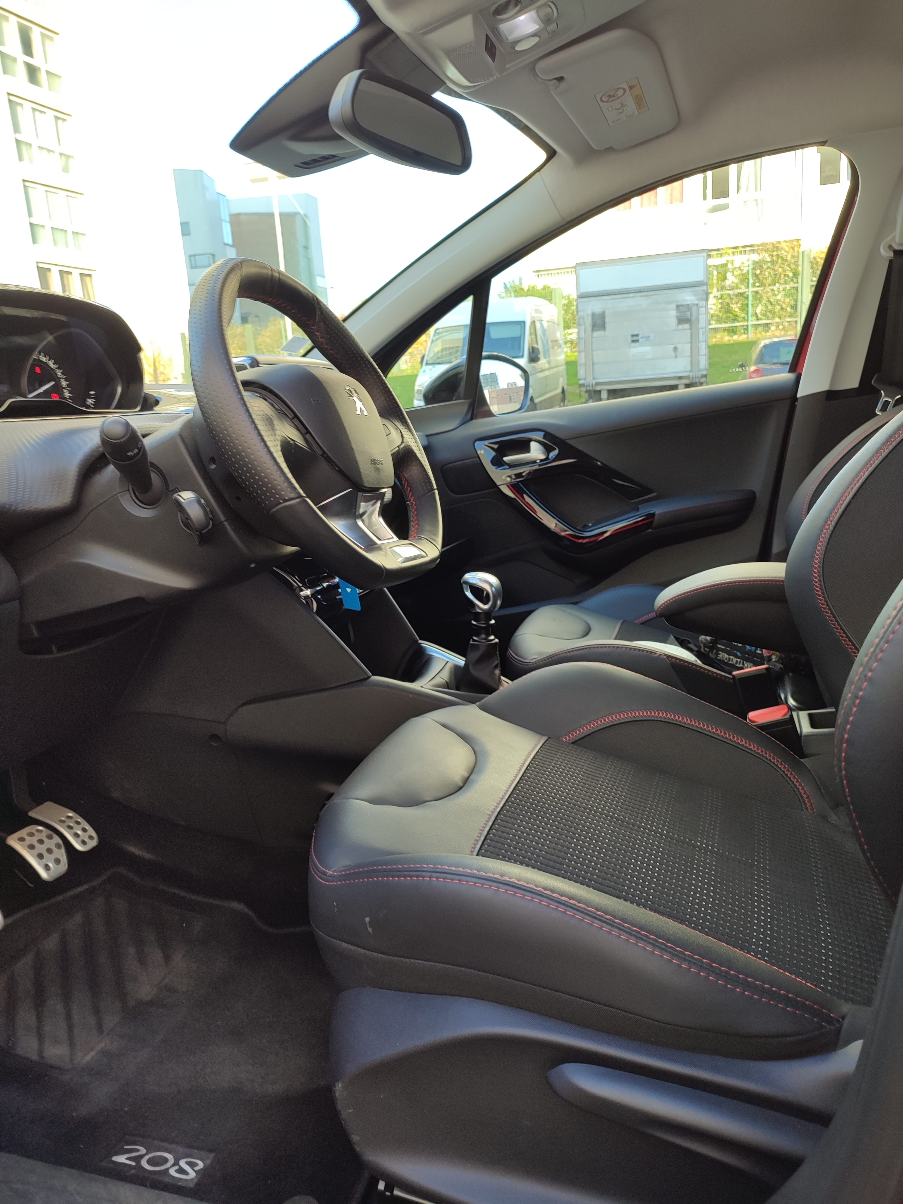 Peugeot 208 GT Line avec GPS