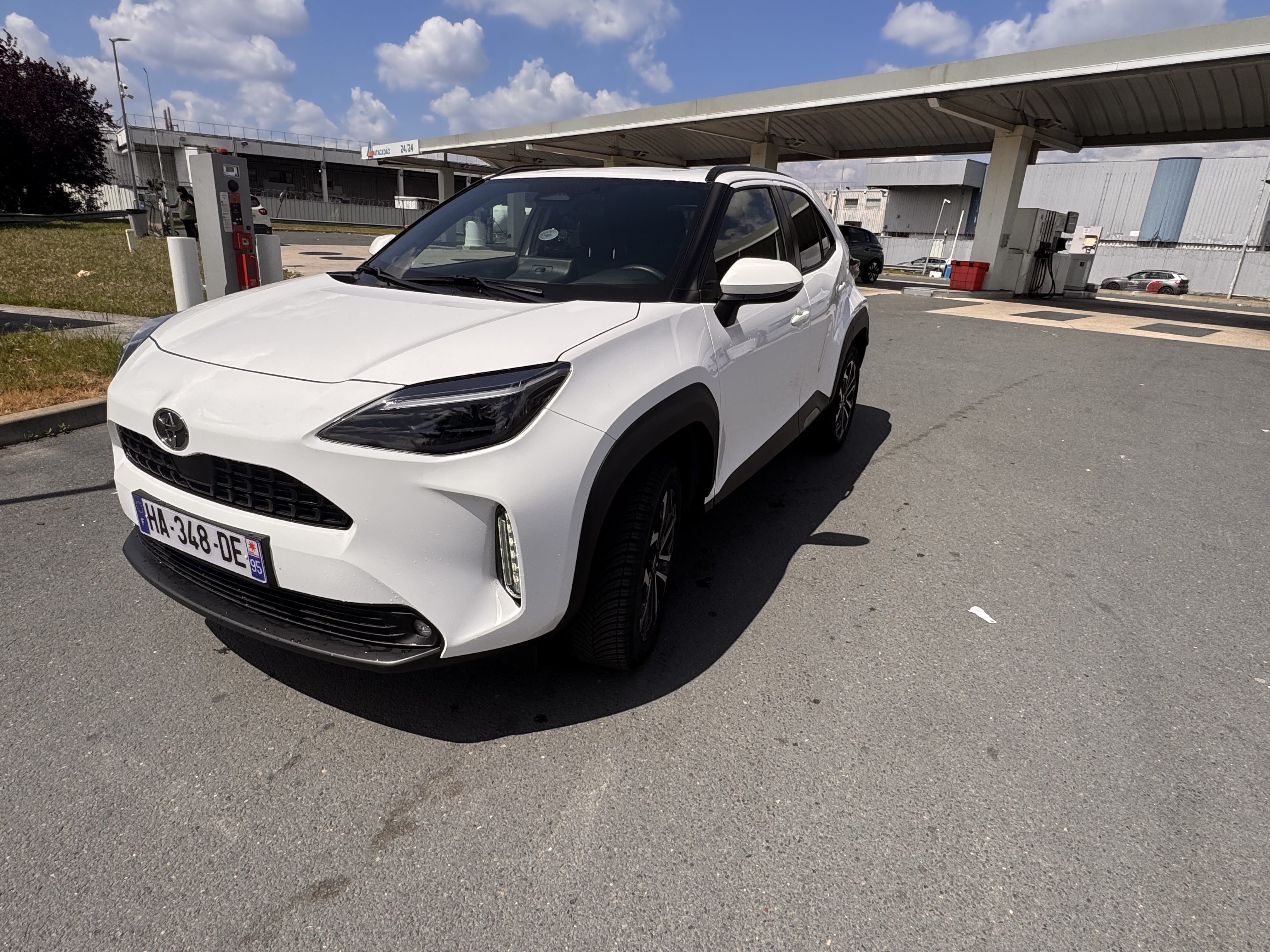 Toyota Yaris Cross, 2024, Essence 95 / Électrique (hybride), automatique