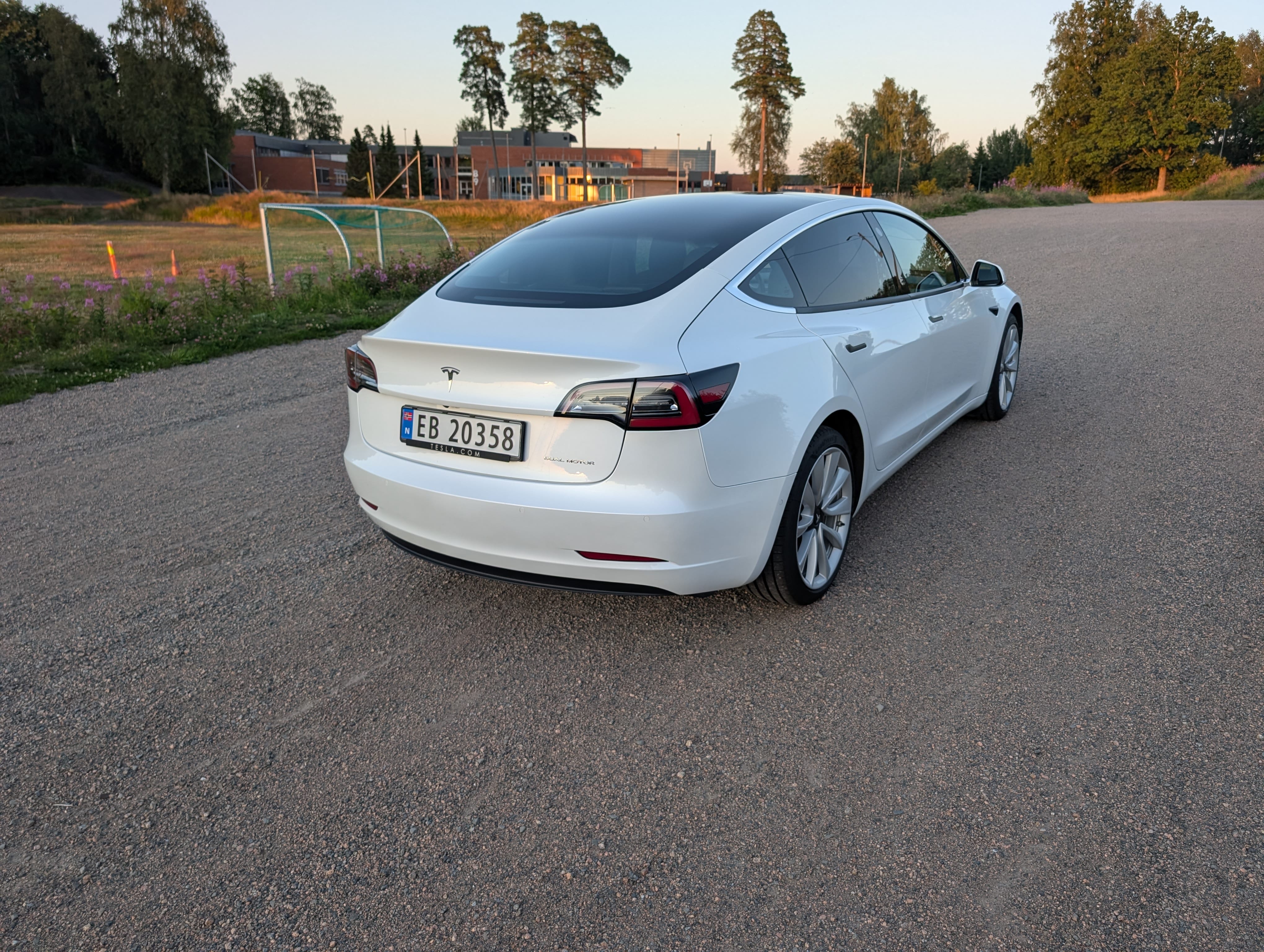 Tesla Model 3 Long Range med Bluetooth audio