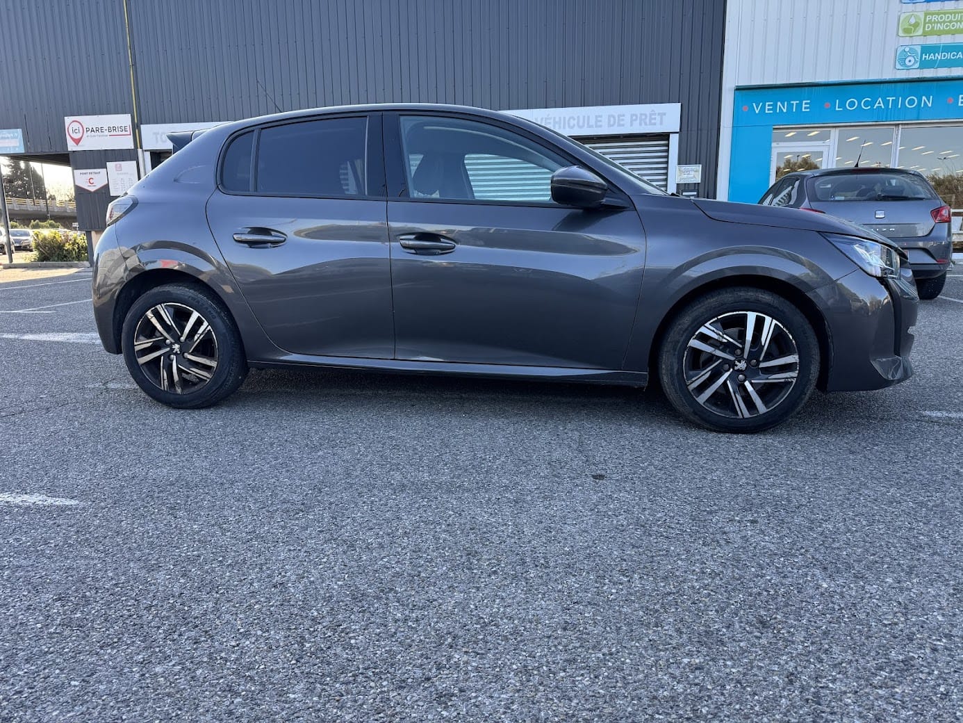 Peugeot 208 Ess BV auto DX095LR avec Climatisation