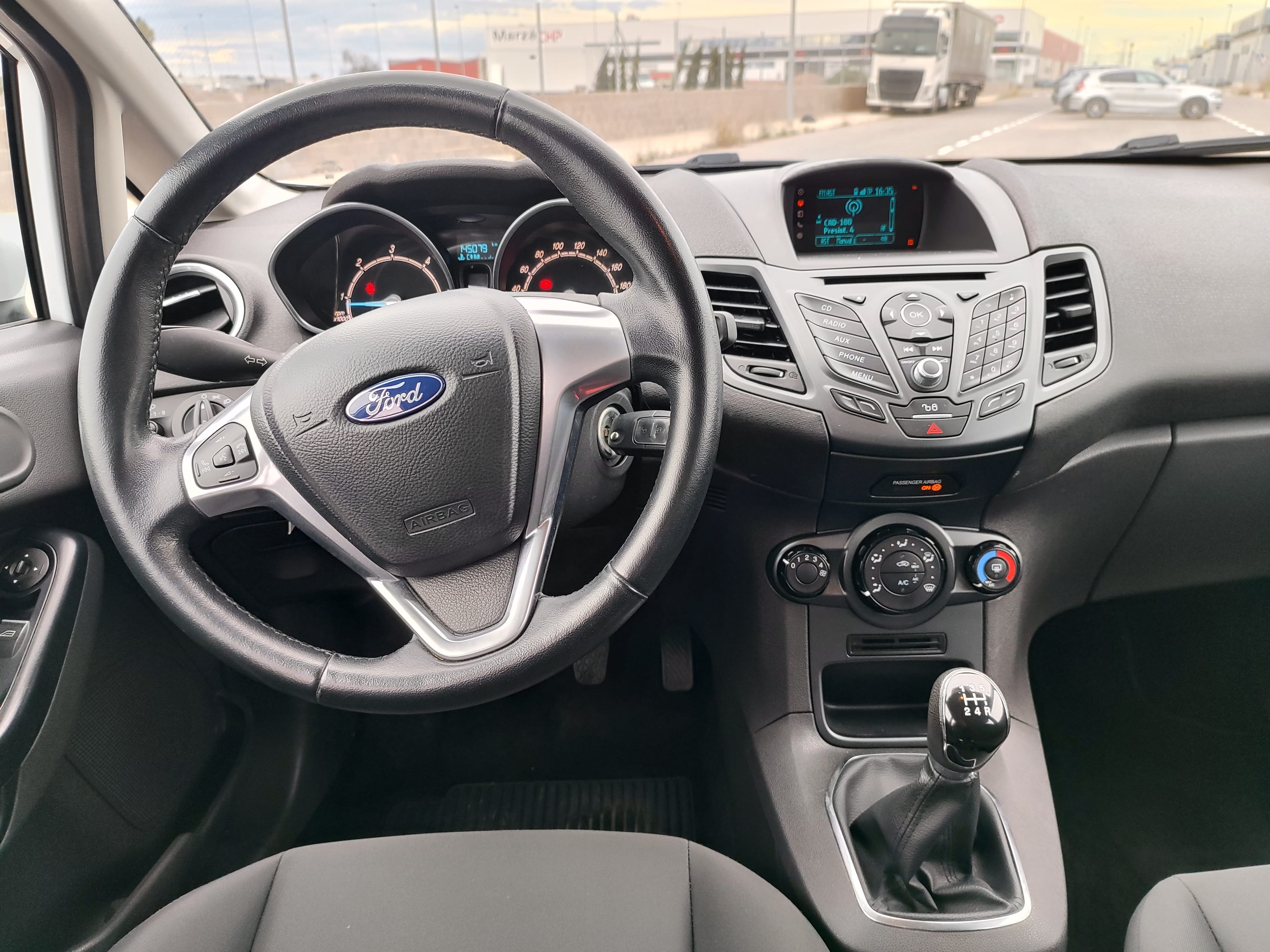 Ford Fiesta 1.5 tdci con Entrada de Audio/iPod