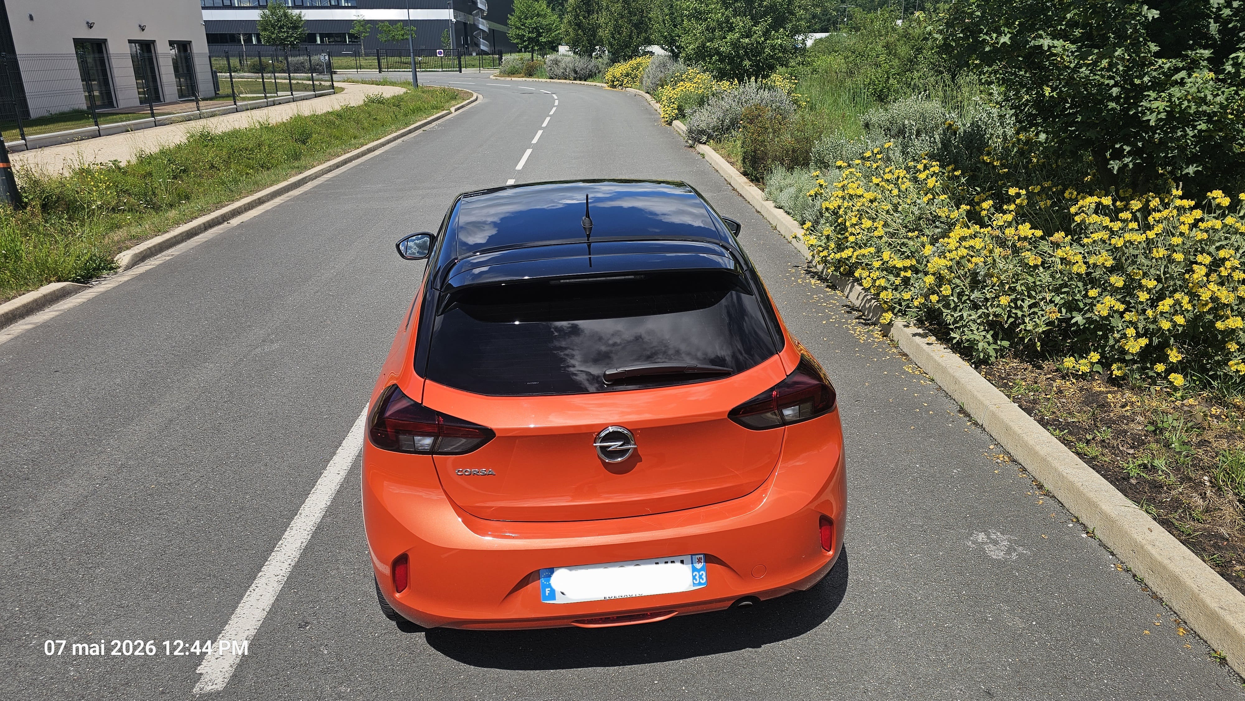 Opel Corsa Opel Corsa 2022 – Autonome 24h/24 | Parking inclus avec Pneus neige