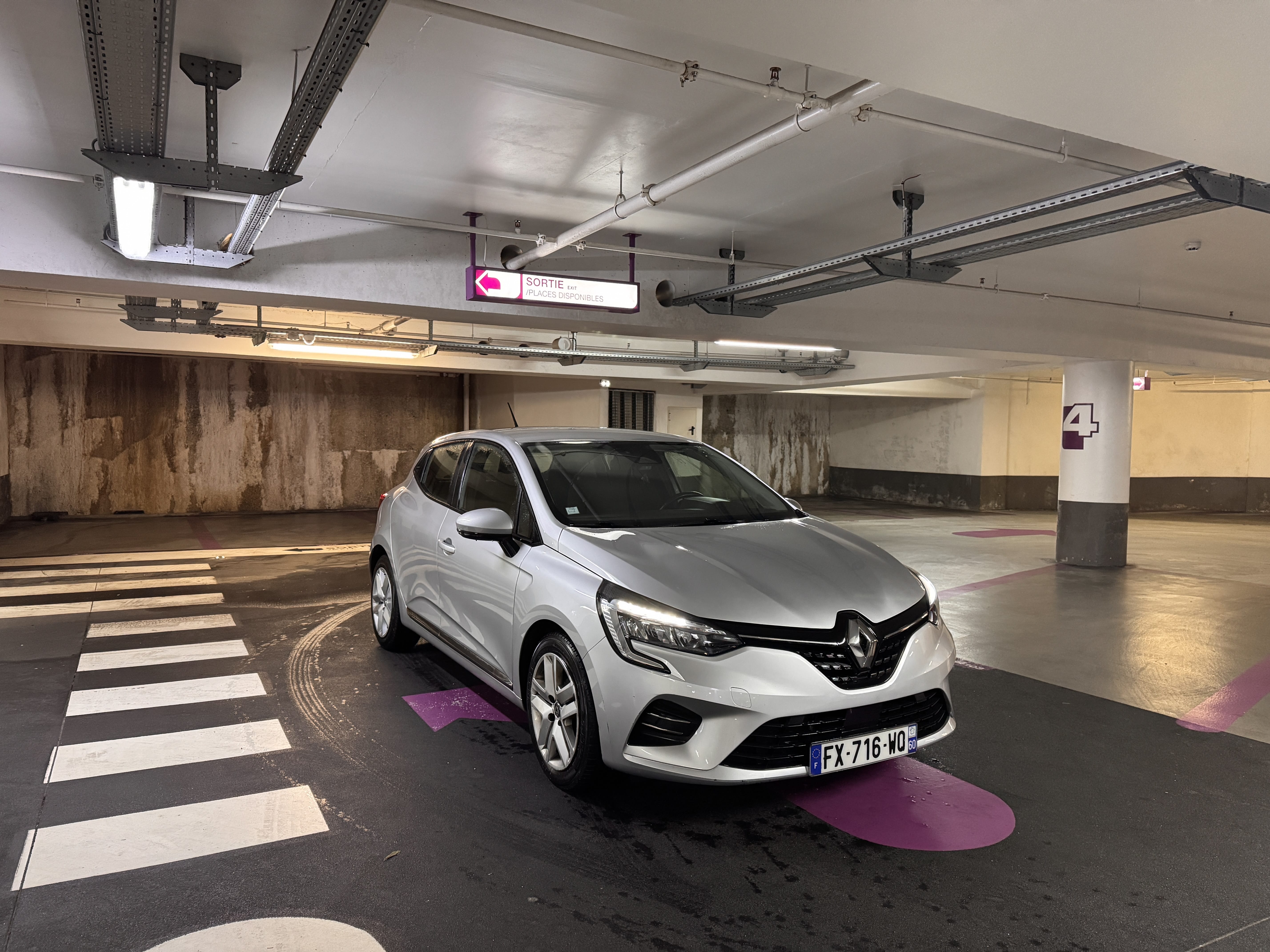 Renault Clio  Louez la Renault Clio 5 – Moderne, Confortable et Connectée !