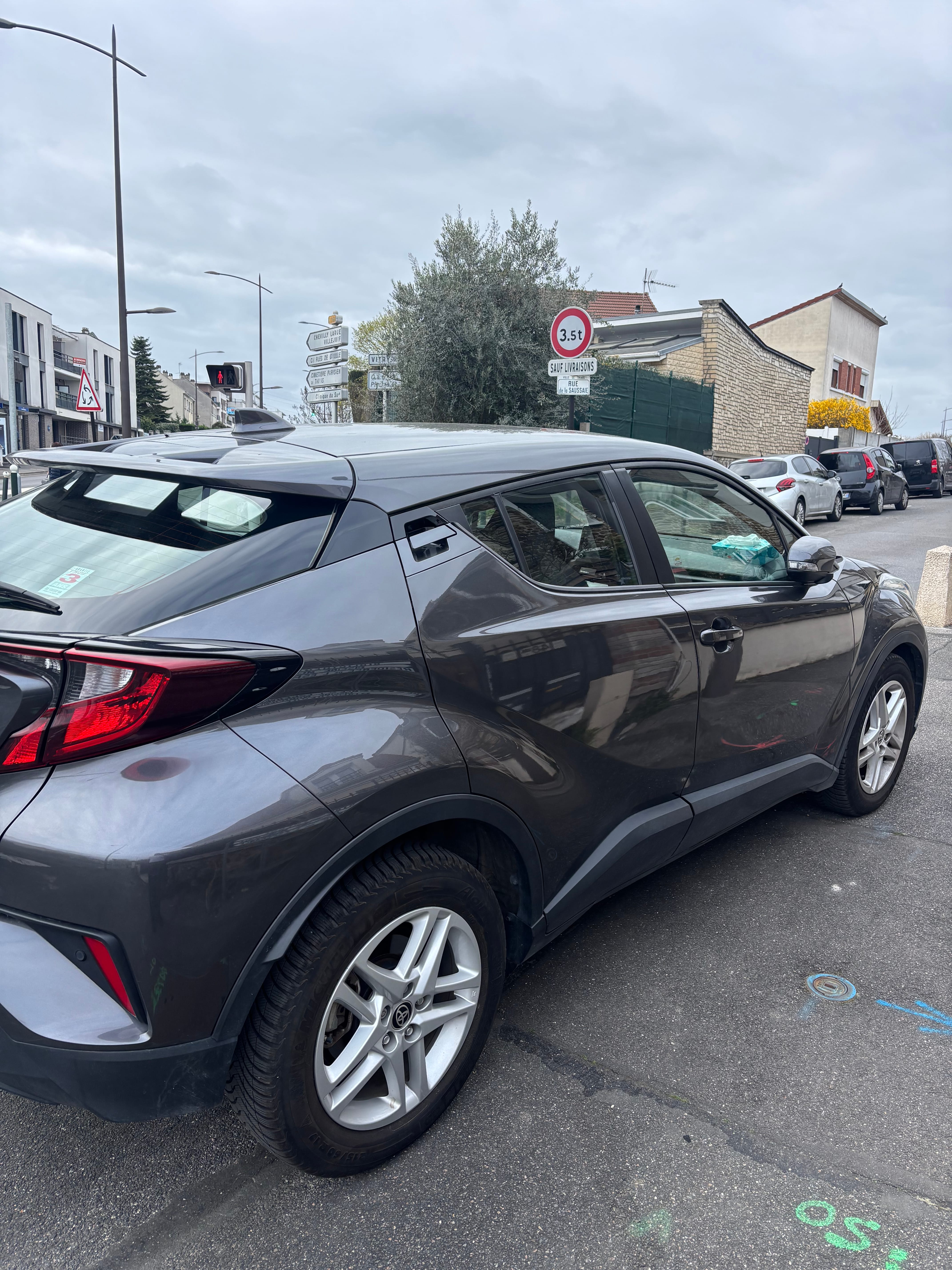 Toyota C-HR Hybrid avec Climatisation