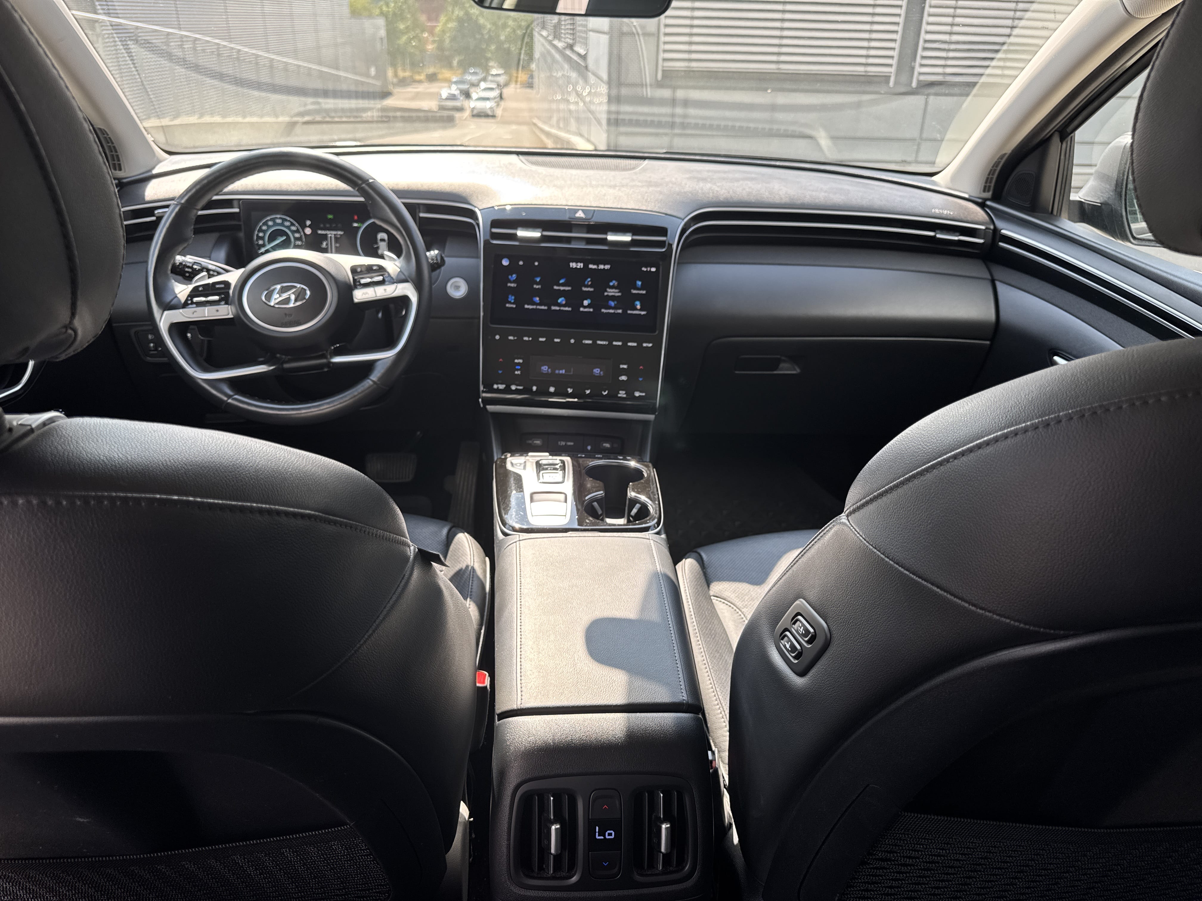 Hyundai Tucson Hybrid Limited with GPS