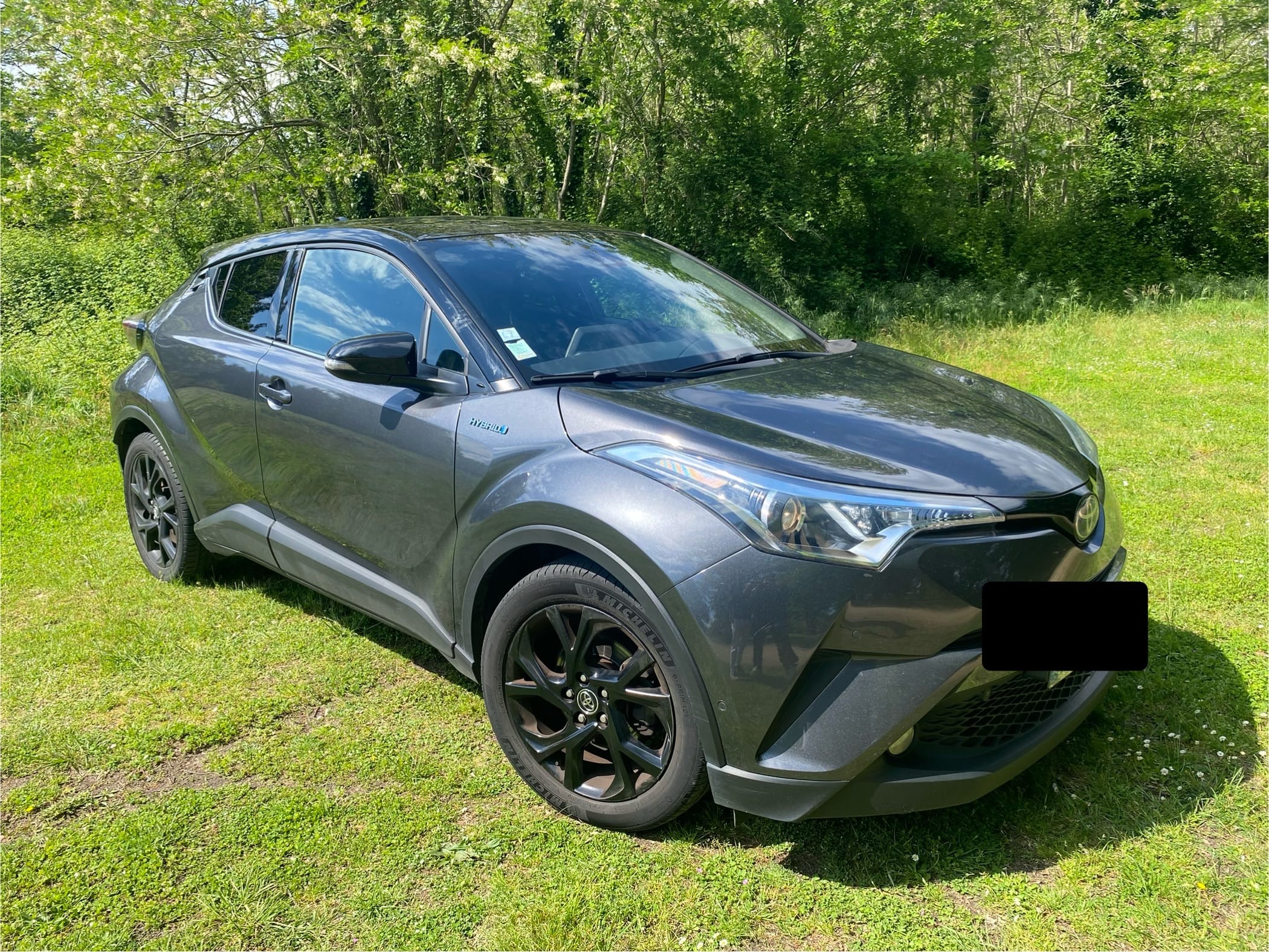 Toyota C-HR Hybrid, 2019, Essence 95 / Électrique (hybride), automatique