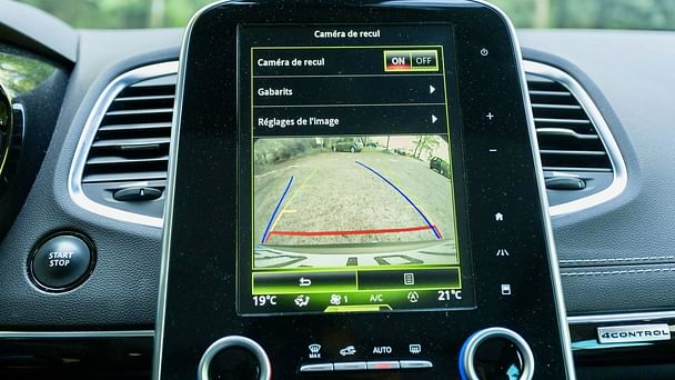 Renault Espace Initiale Paris — haut de gamme, 7 places à 3 min de l’aéroport, avec place dédiée avec Apple CarPlay