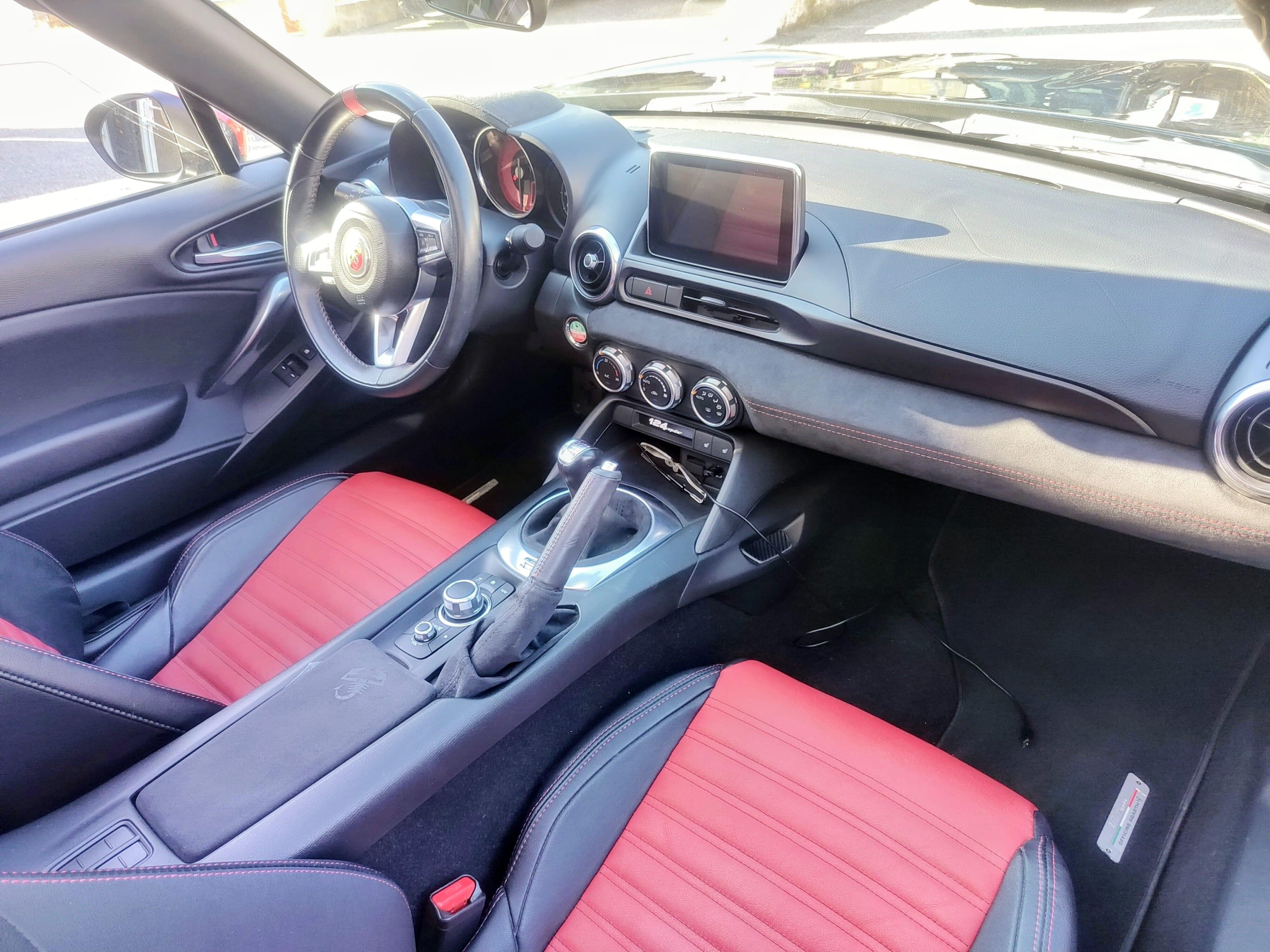 Abarth 124 Spider Cabrio avec GPS