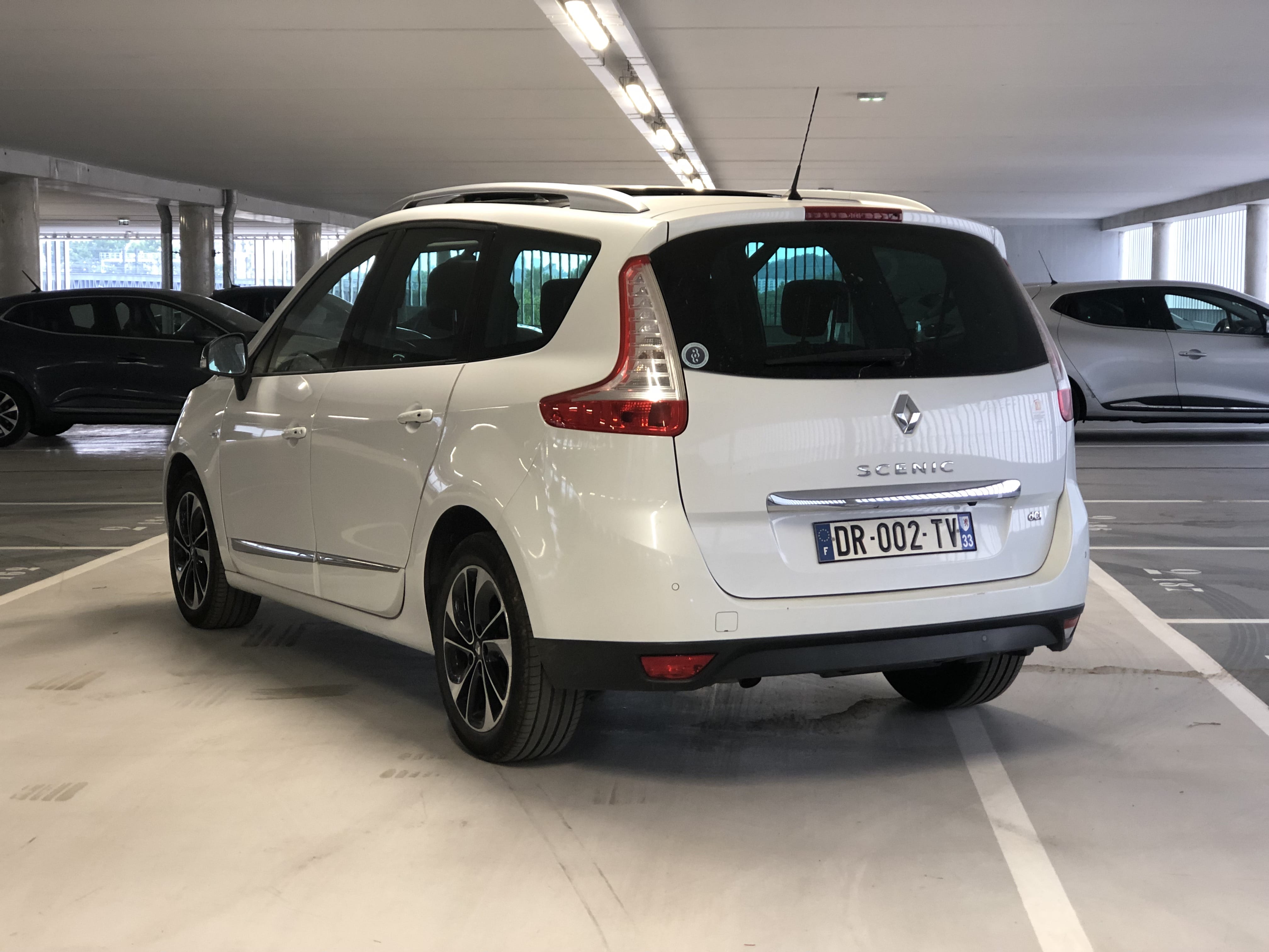 Renault Grand Scenic  Louez le Renault Grand Scénic 7 Places – Spacieux, Confortable et Économique ! avec GPS