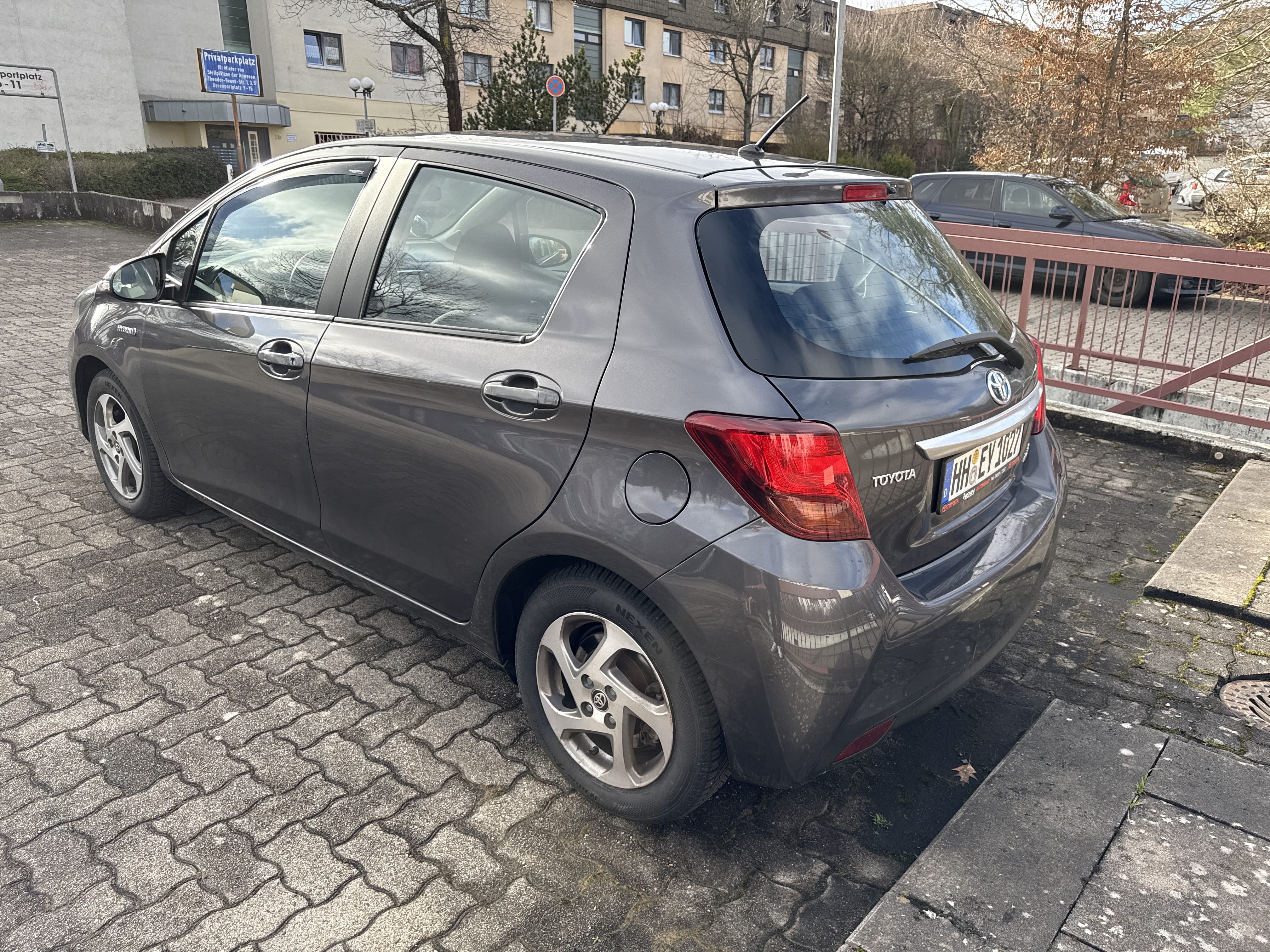 Toyota Yaris Hybrid mit Winterreifen