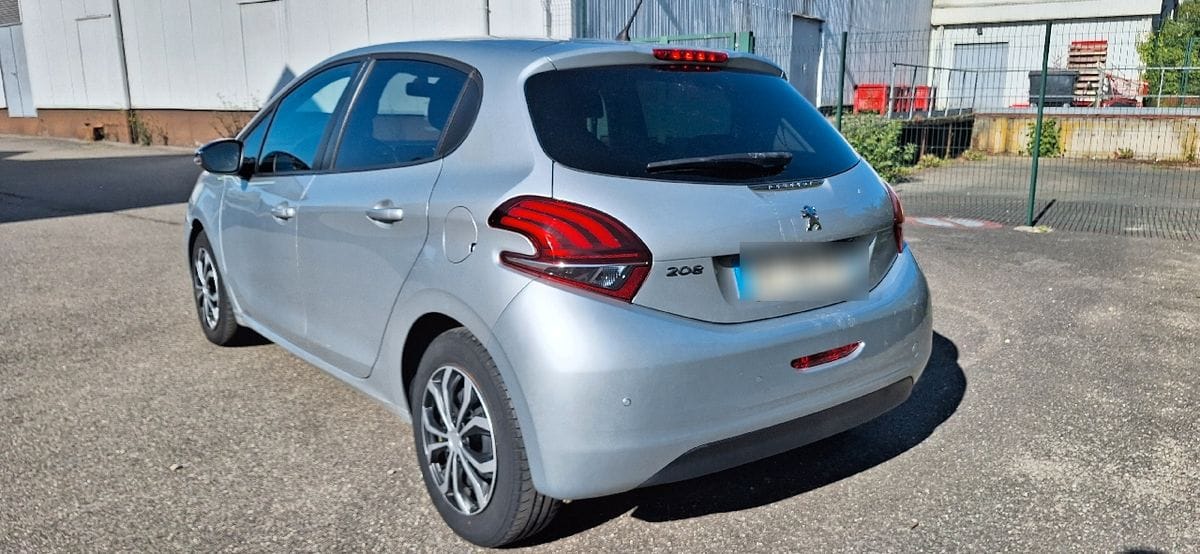 Peugeot 208 Puretech 1,2L 82ch ESSENCE | Caméra de recul avec Climatisation