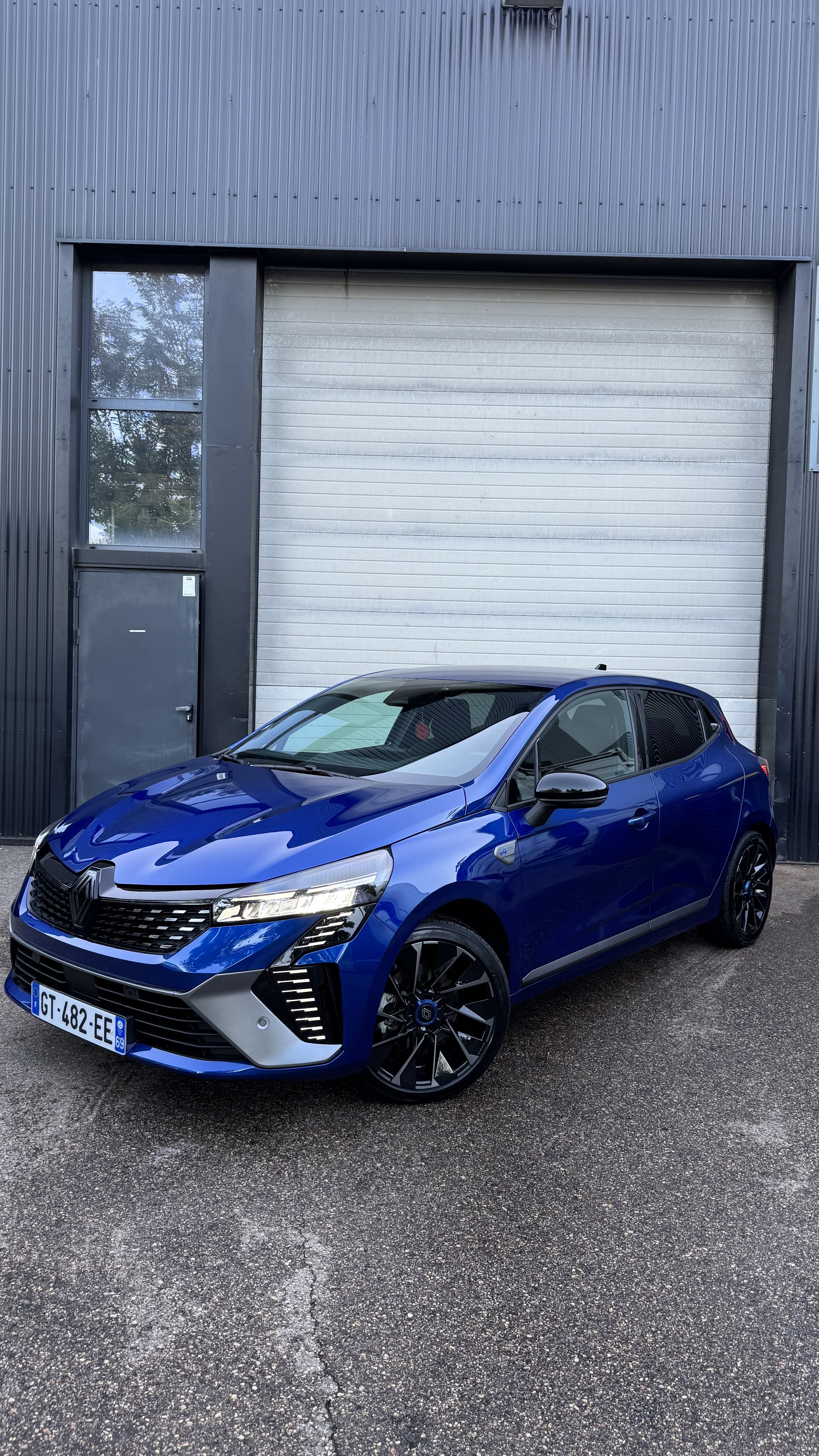 Renault Clio E-tech, 2023, Essence 98 / Électrique (hybride), automatique