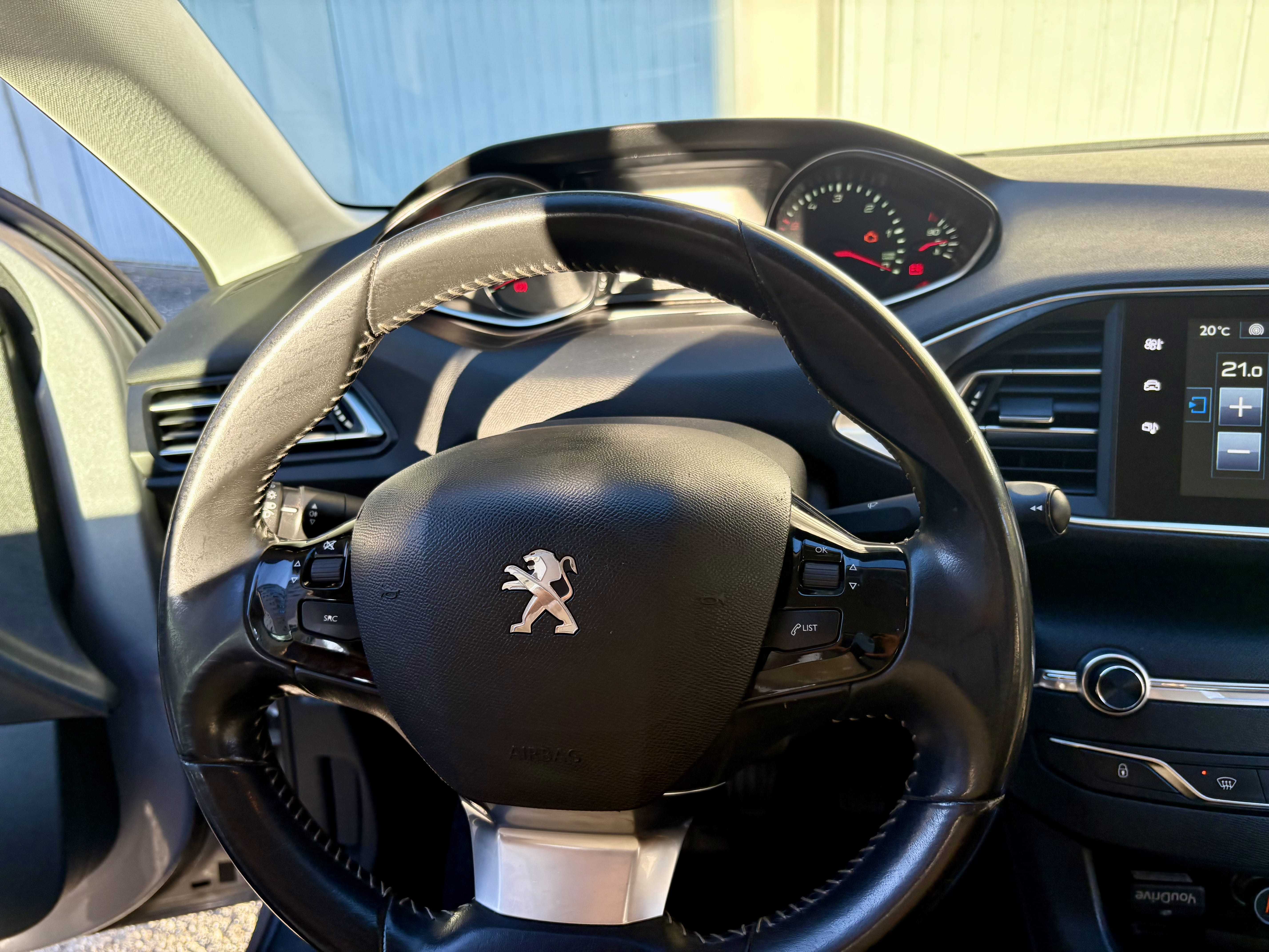 Peugeot 308 avec Entrée audio / iPod