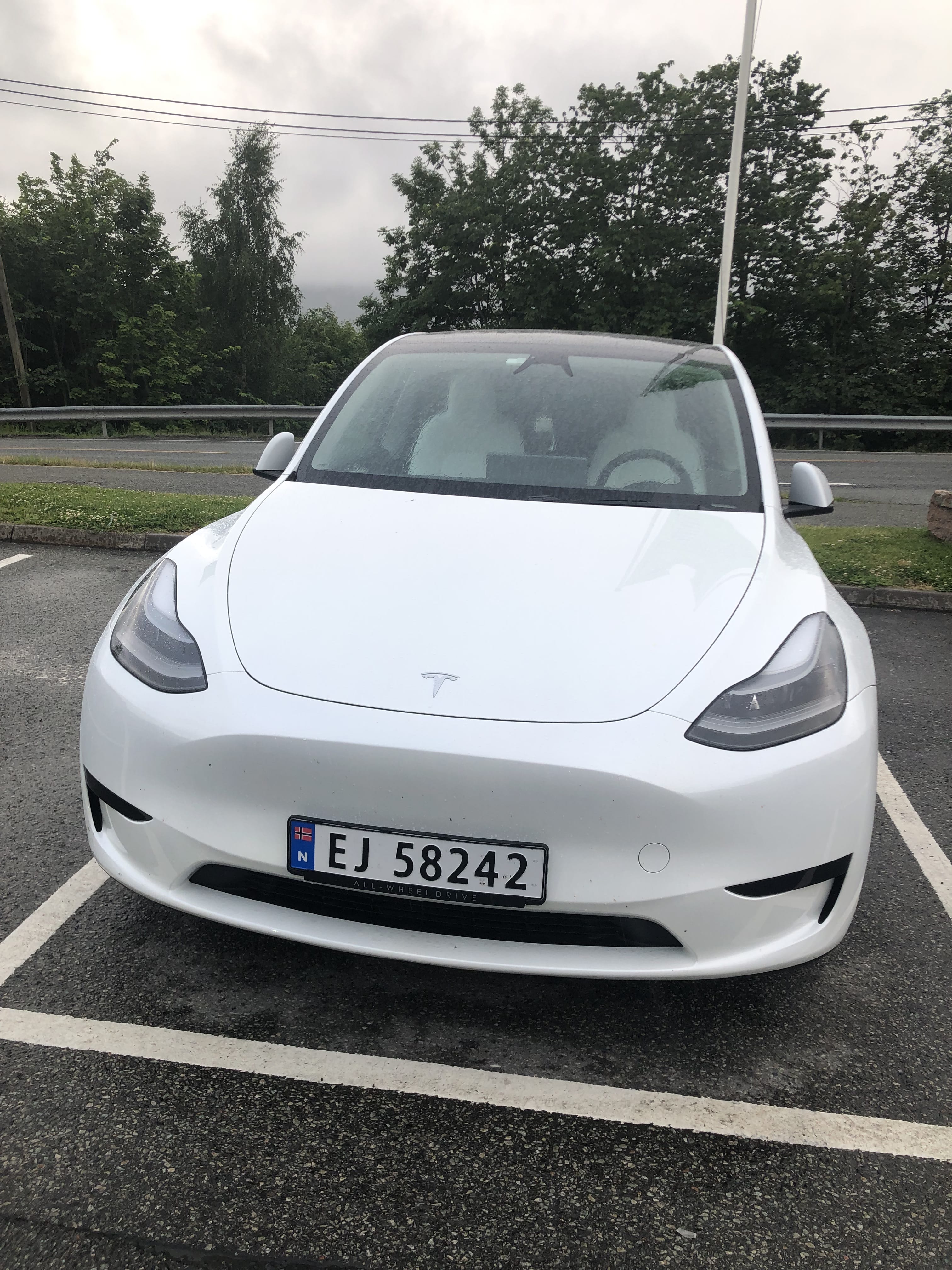 Tesla Model Y, 2024, Electric, automatic