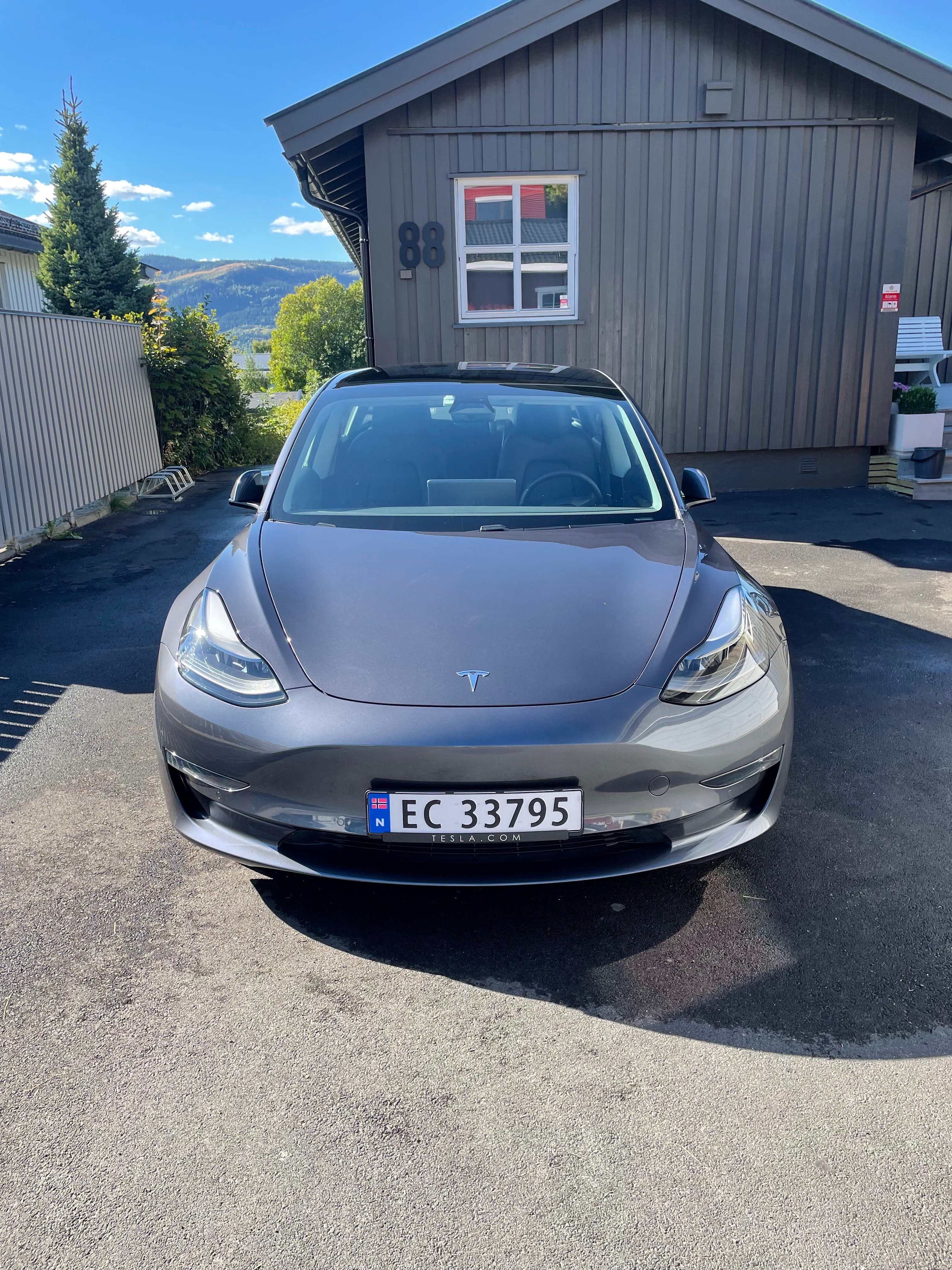 Tesla Model 3 med GPS
