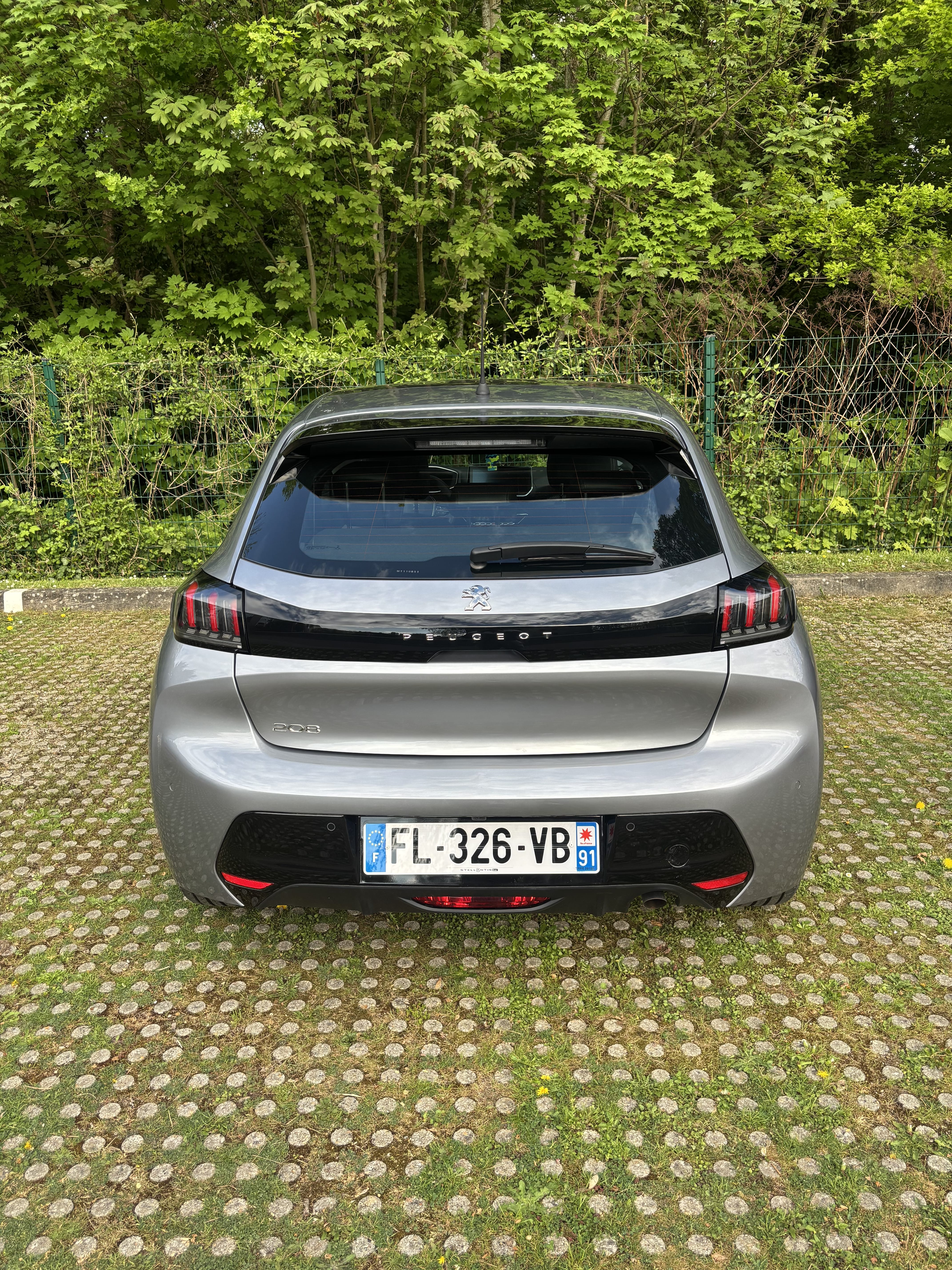 Peugeot 208 avec Apple CarPlay